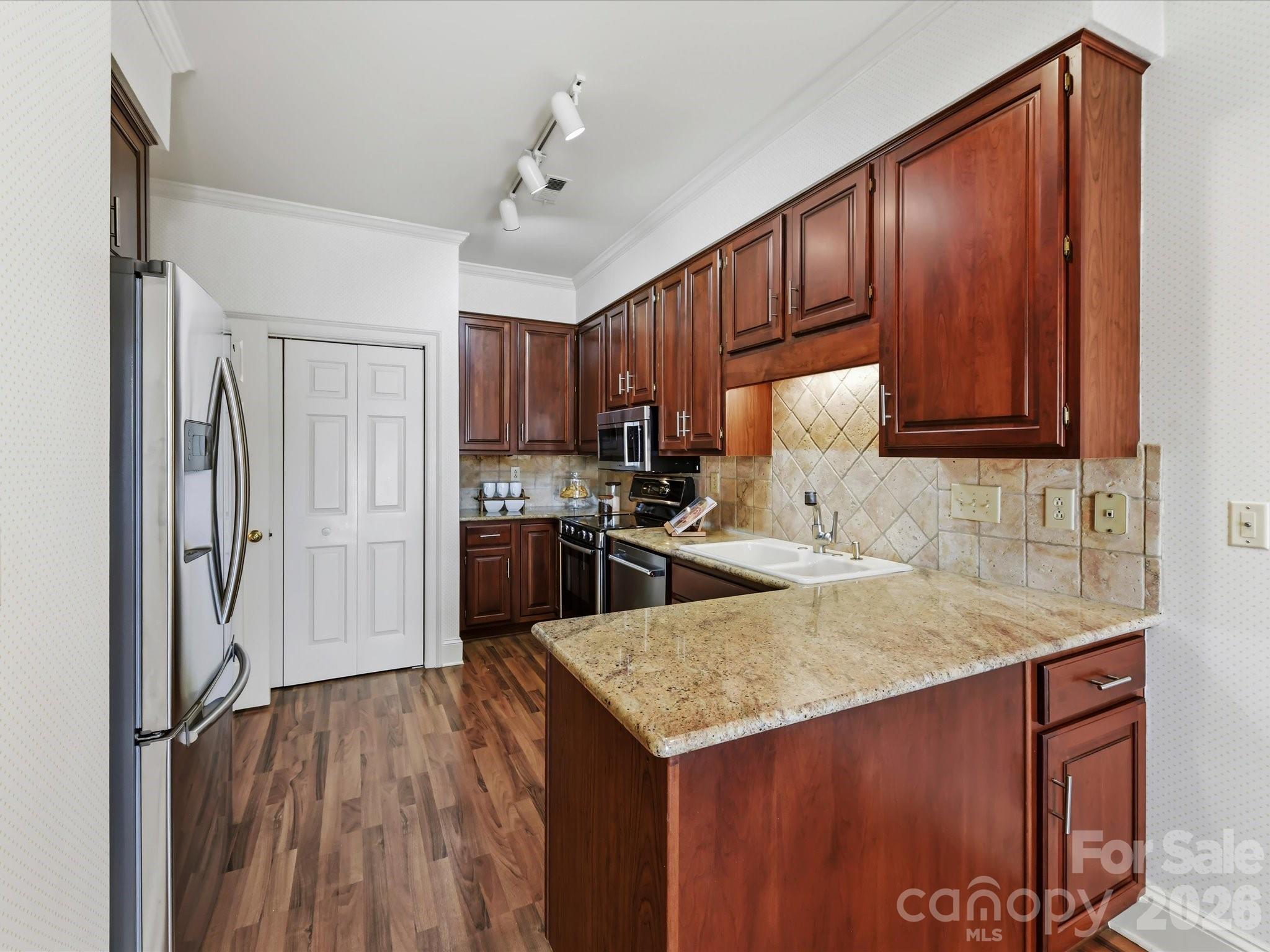 2831 Sharon View Road