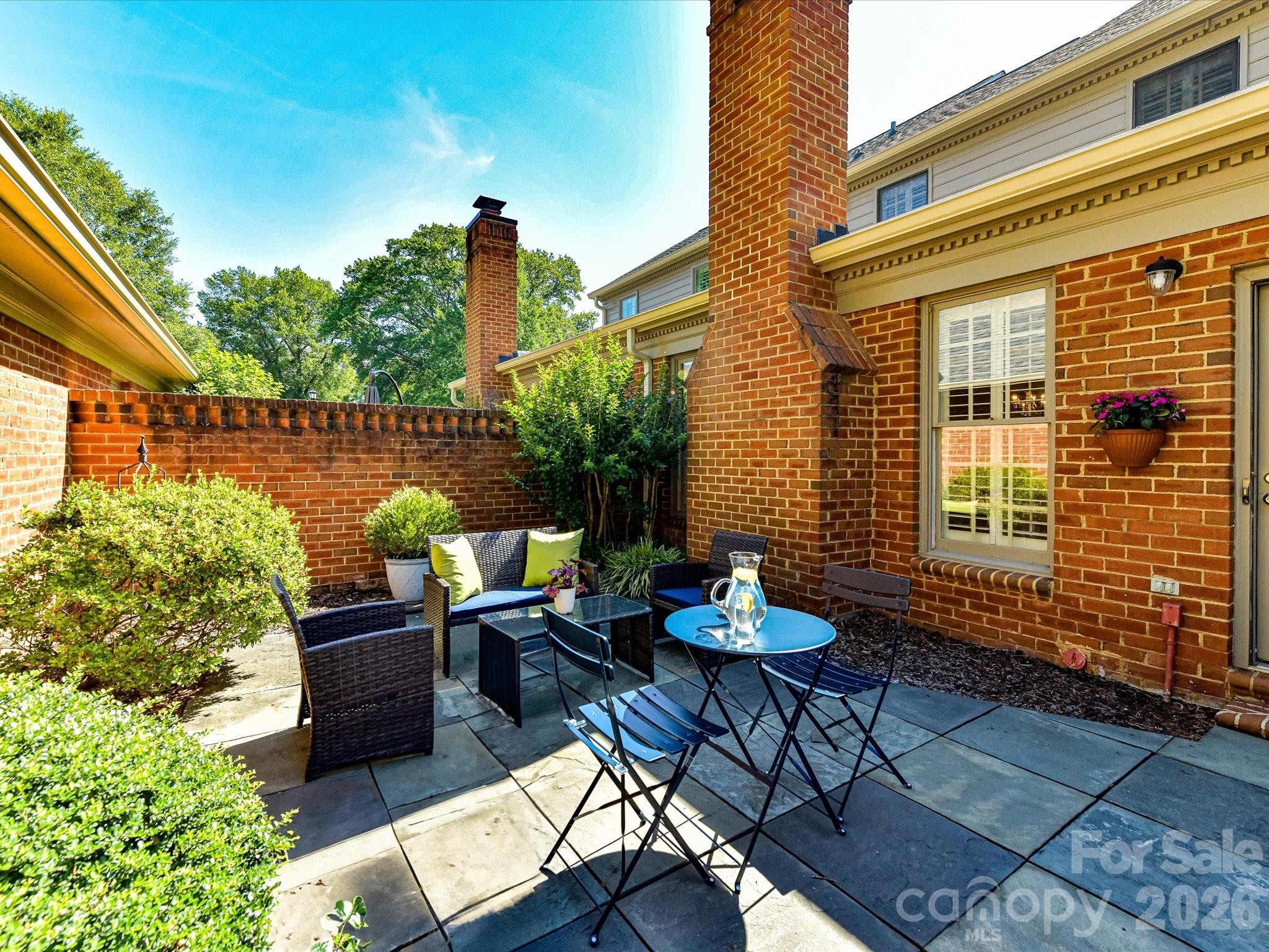 2831 Sharon View Road