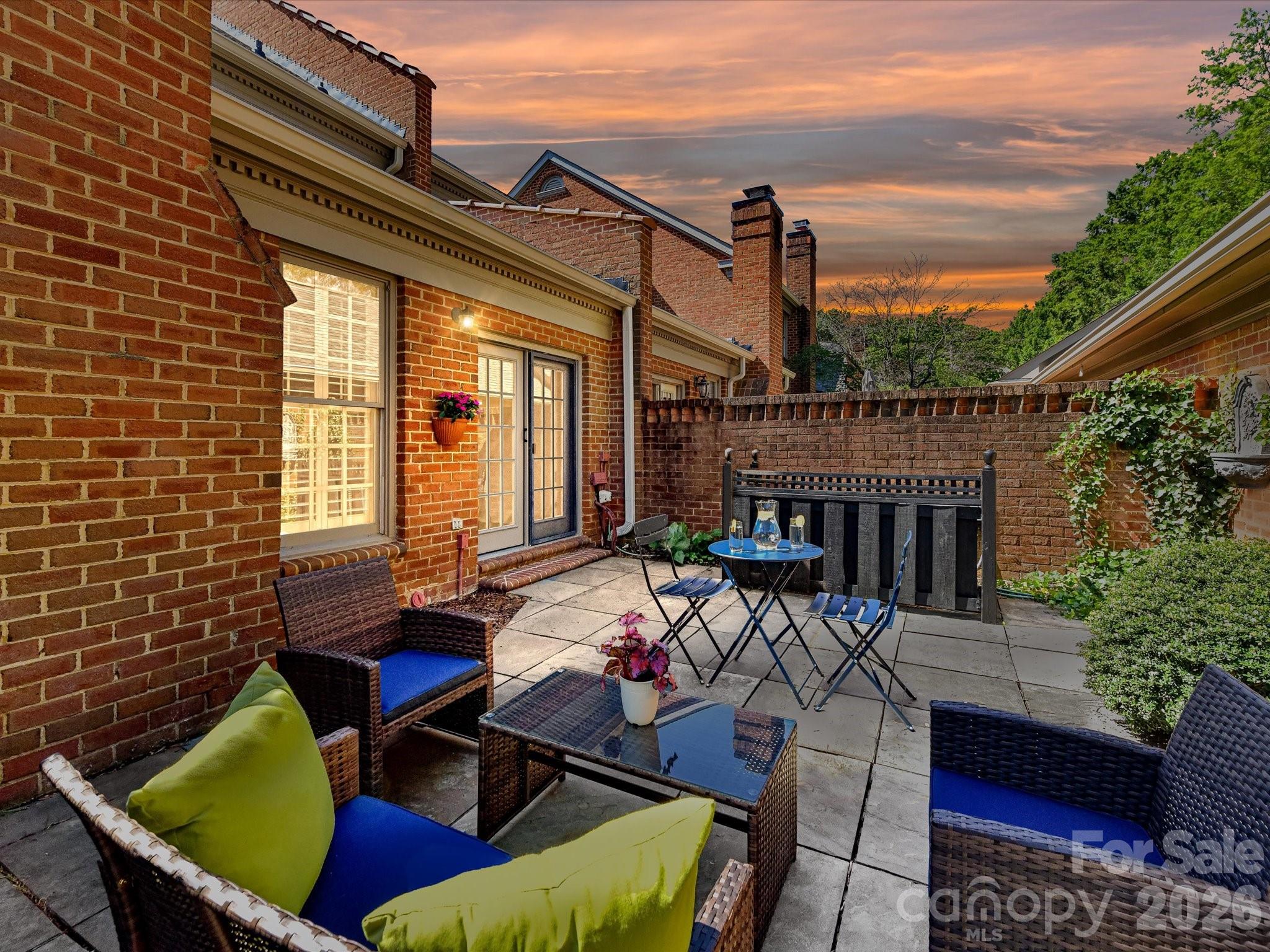 2831 Sharon View Road