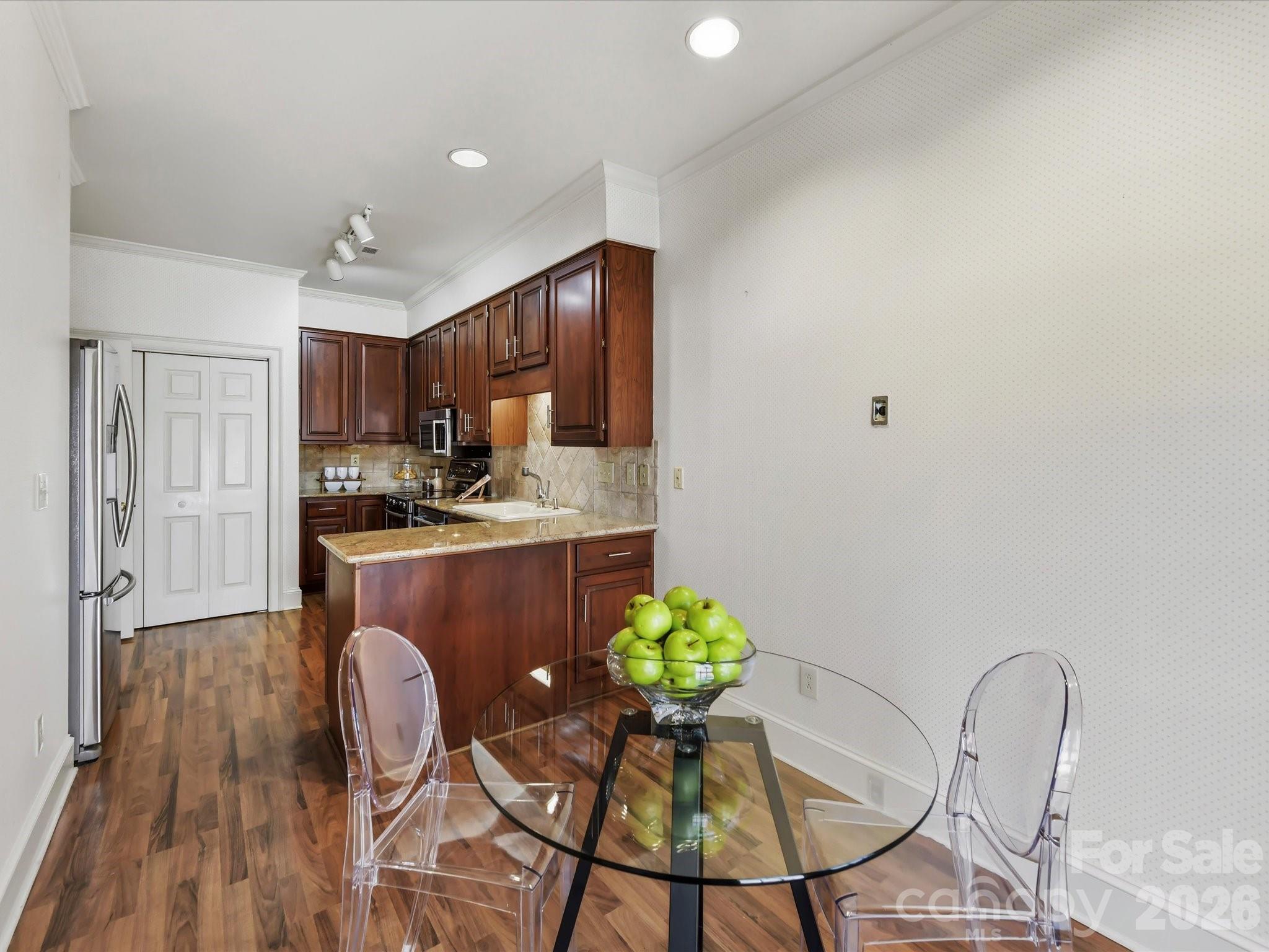 2831 Sharon View Road