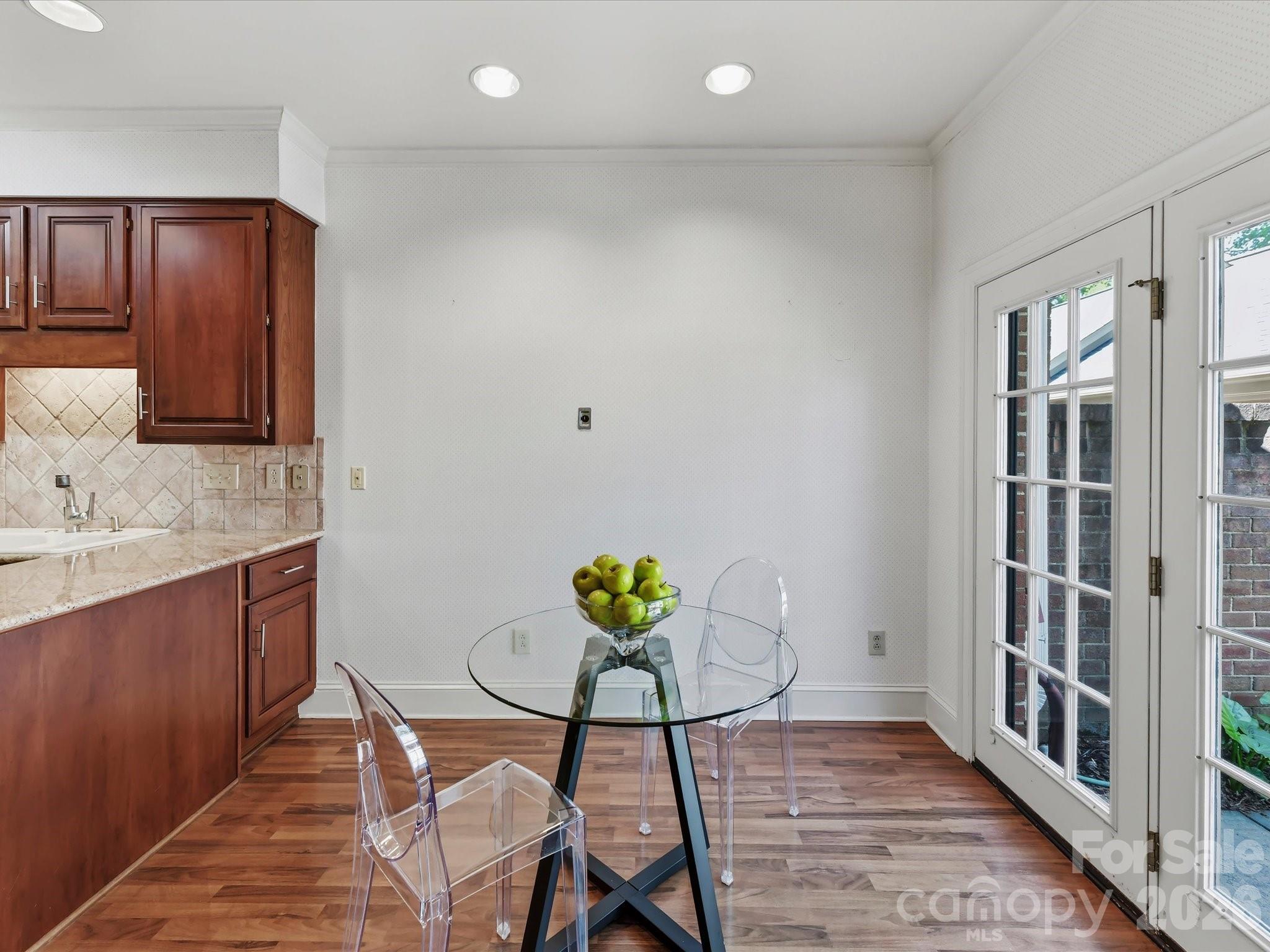 2831 Sharon View Road