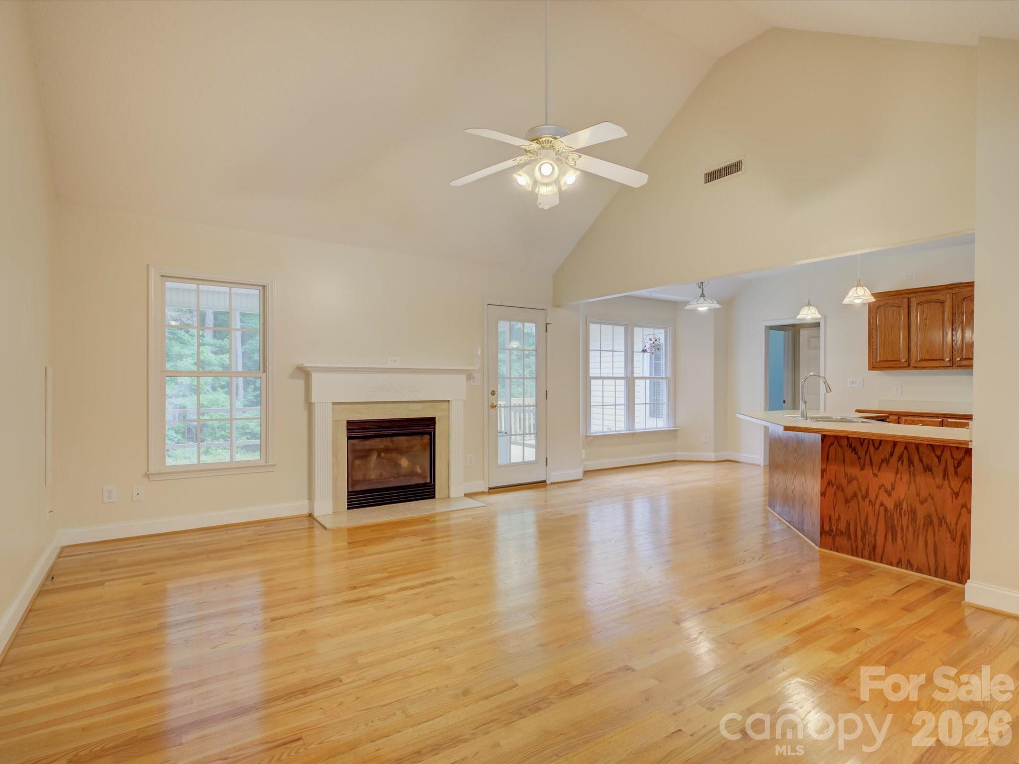 1527 Lavington Court