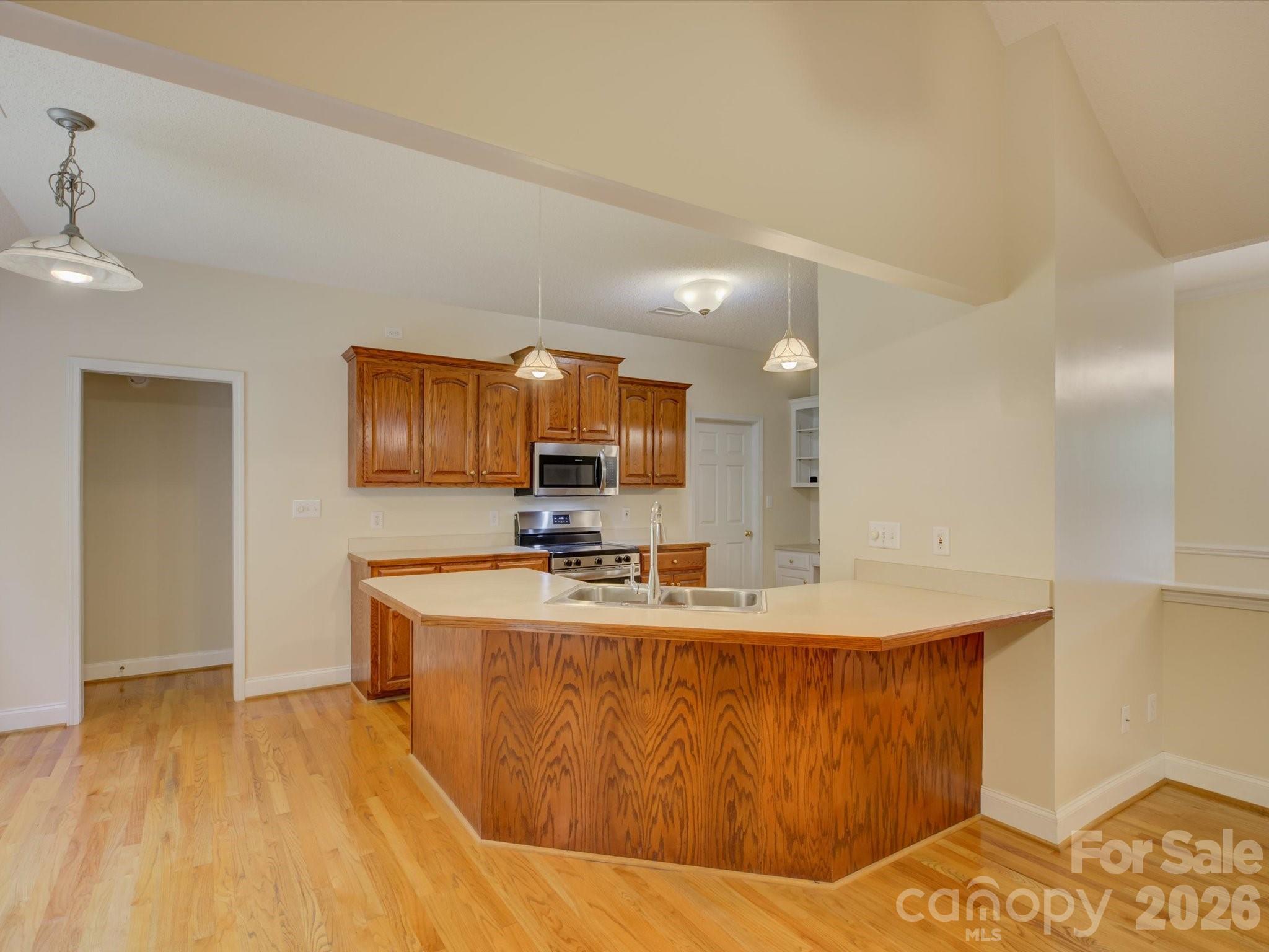 1527 Lavington Court