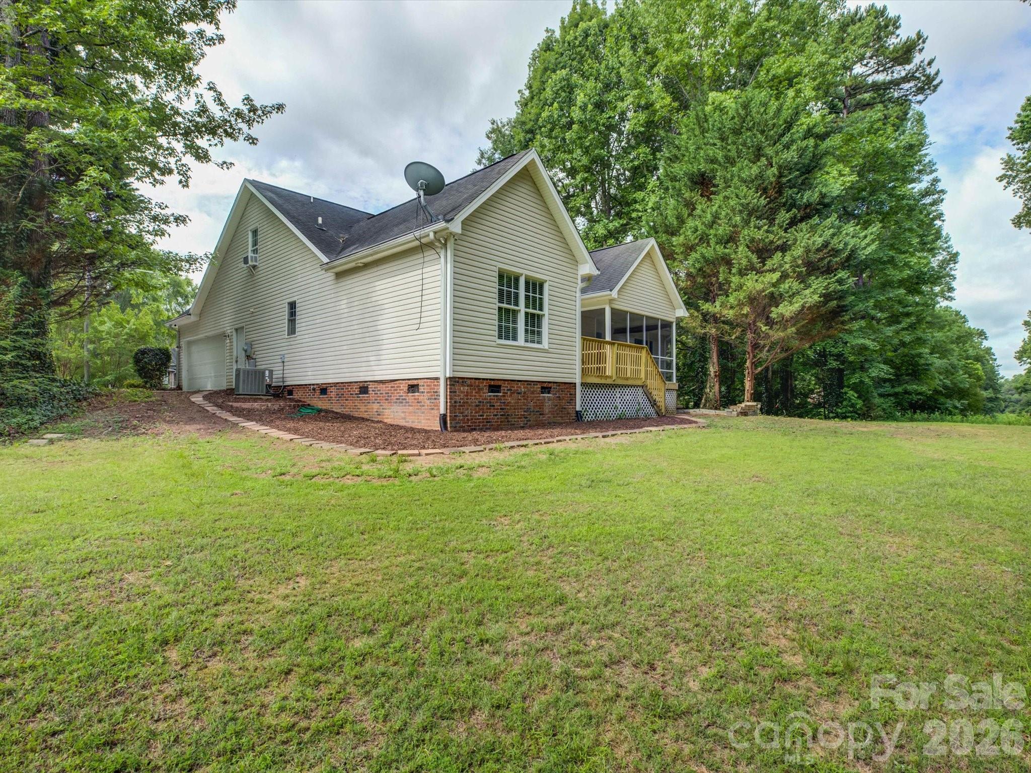 1527 Lavington Court