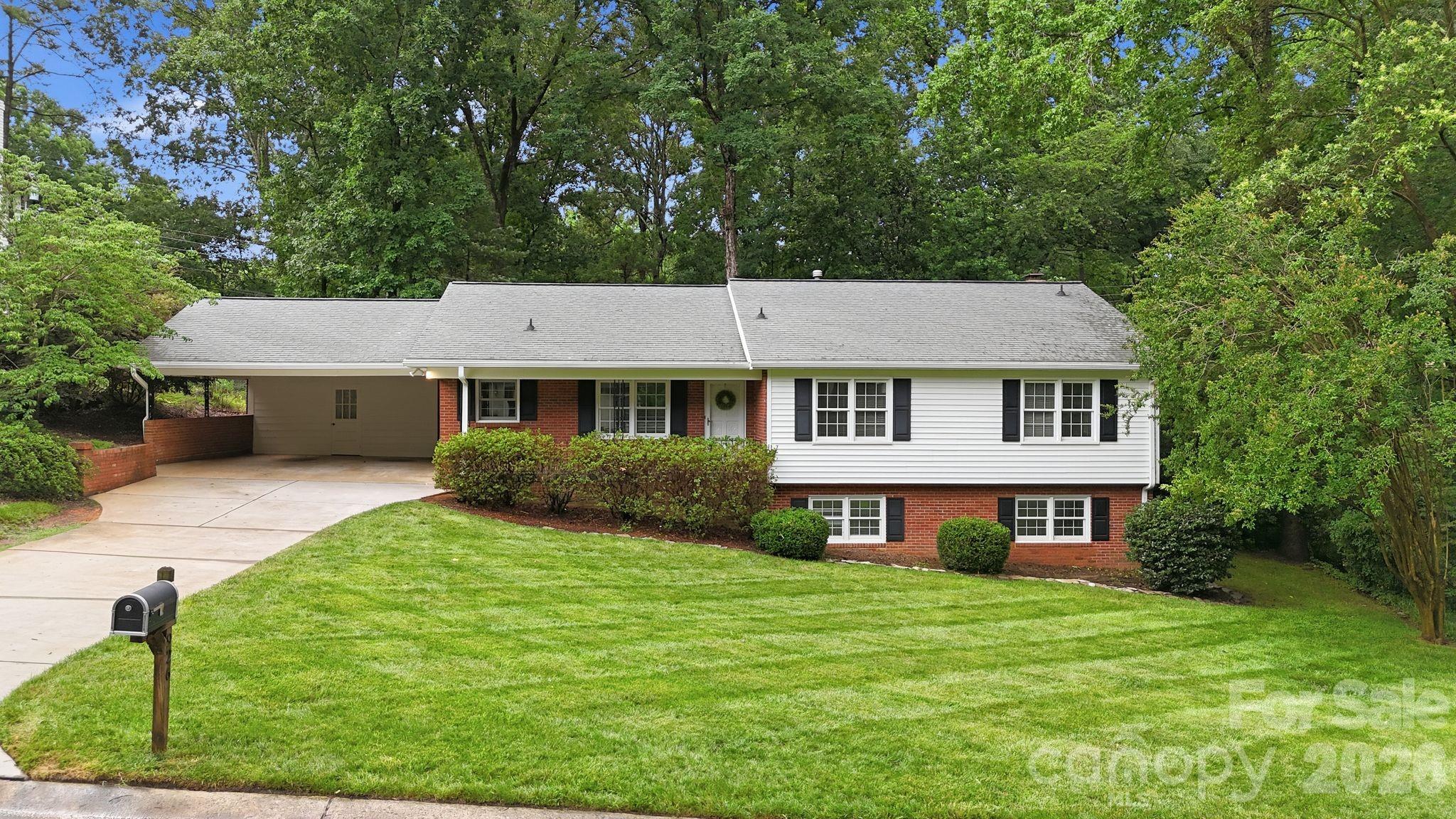 926 Shady Bluff Drive