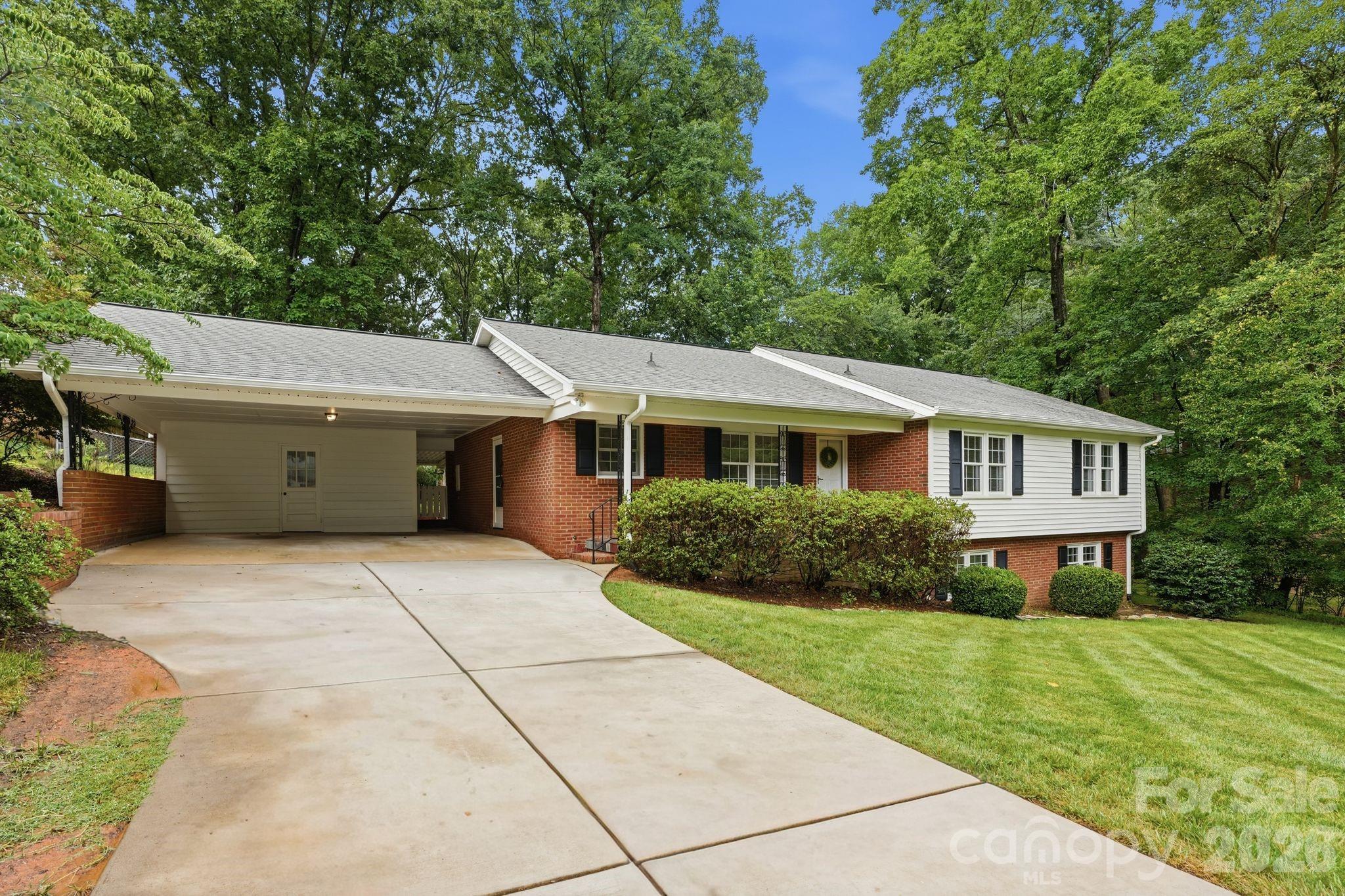 926 Shady Bluff Drive