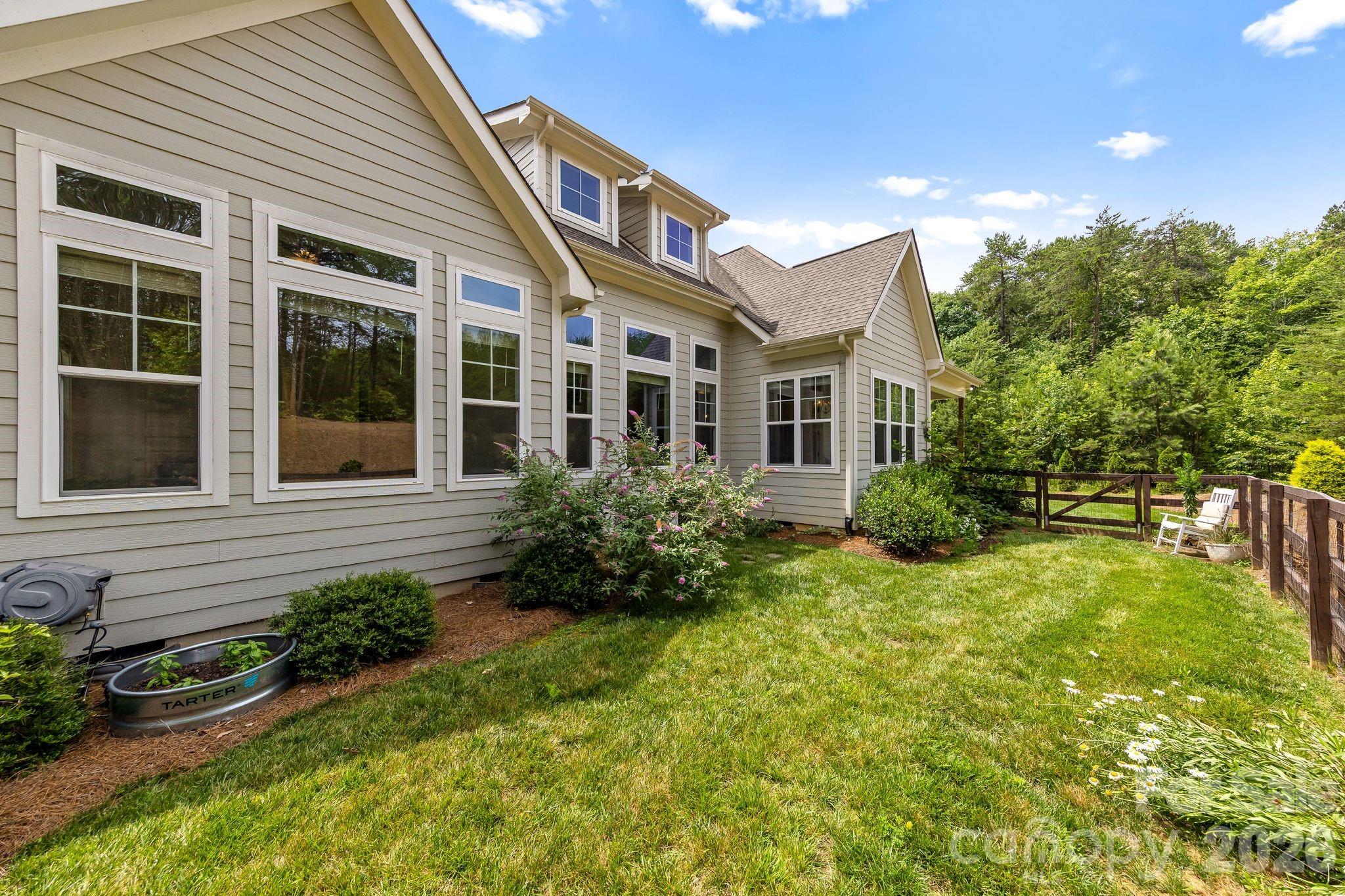 3207 James Plantation Drive