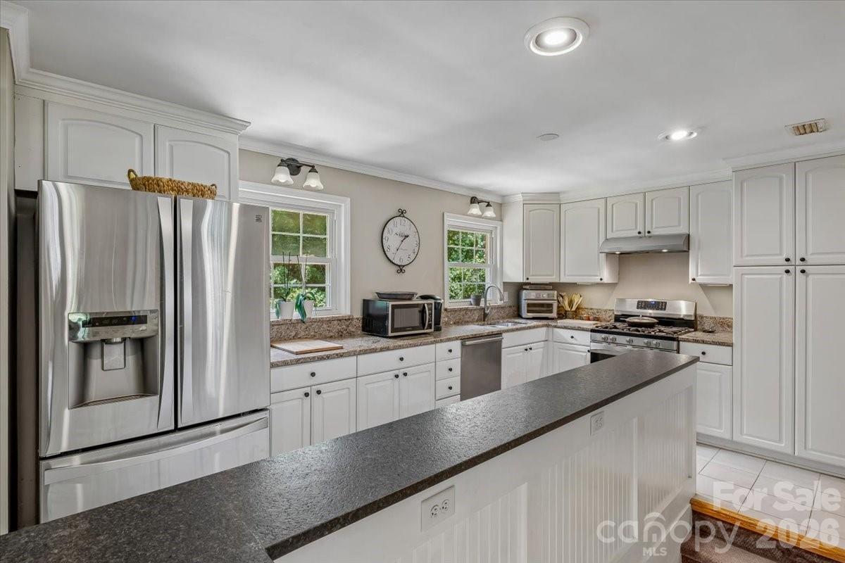 1135 Blueberry Lane