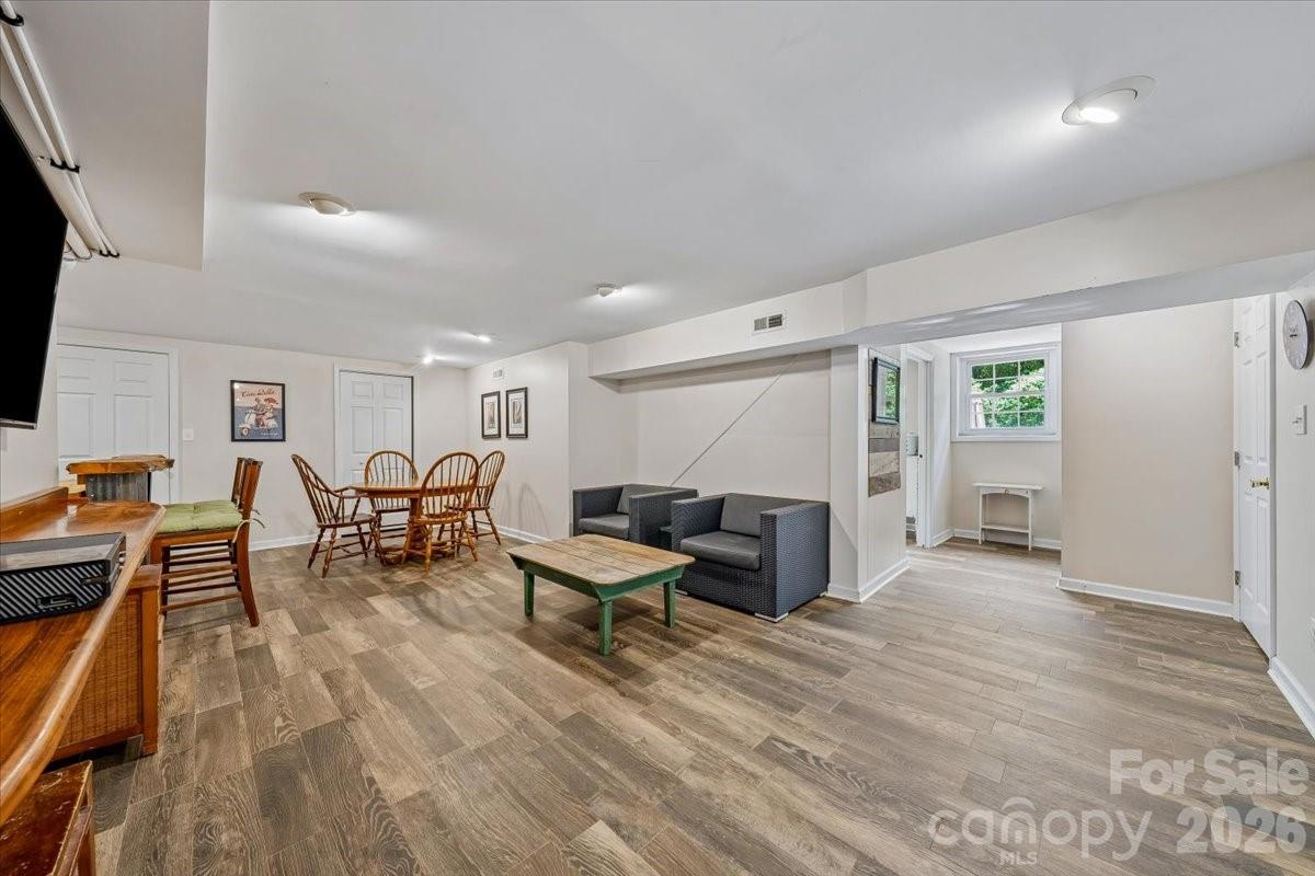 1135 Blueberry Lane