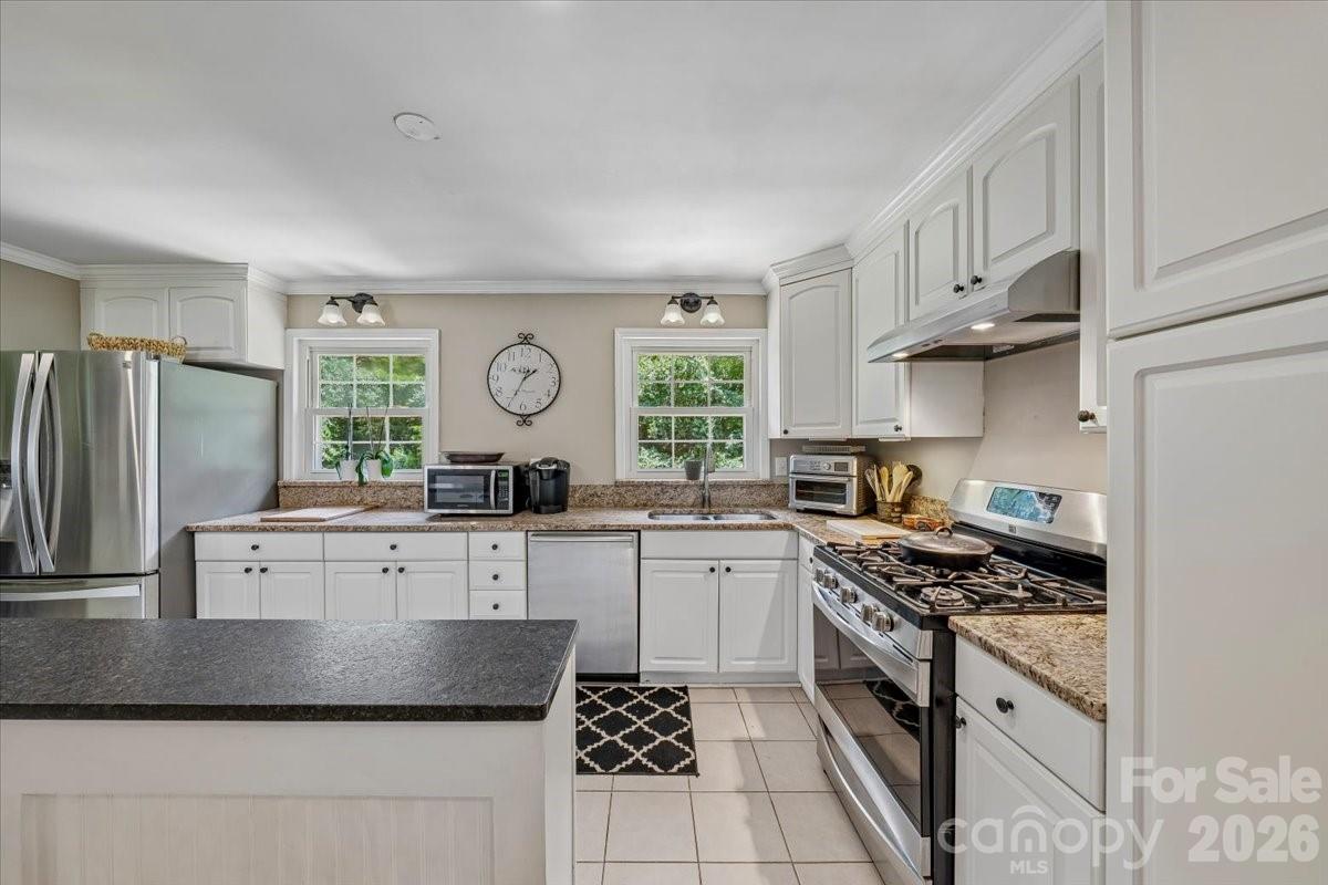 1135 Blueberry Lane