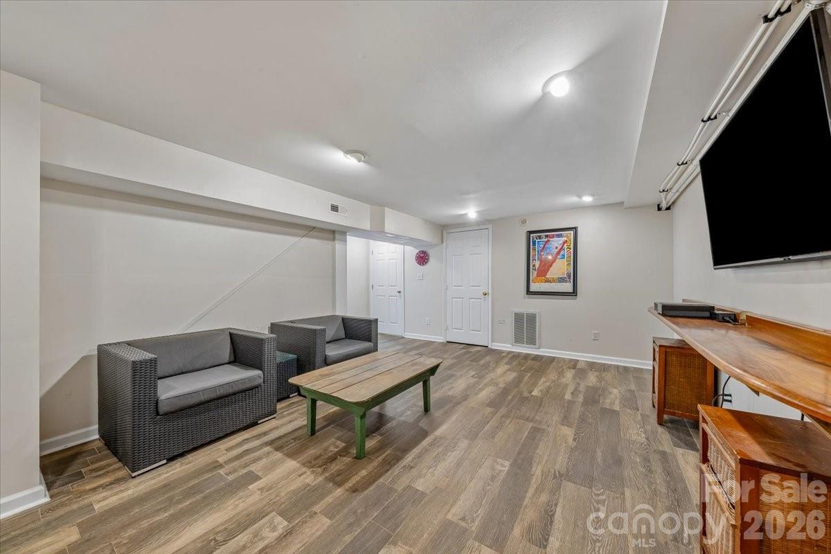 1135 Blueberry Lane