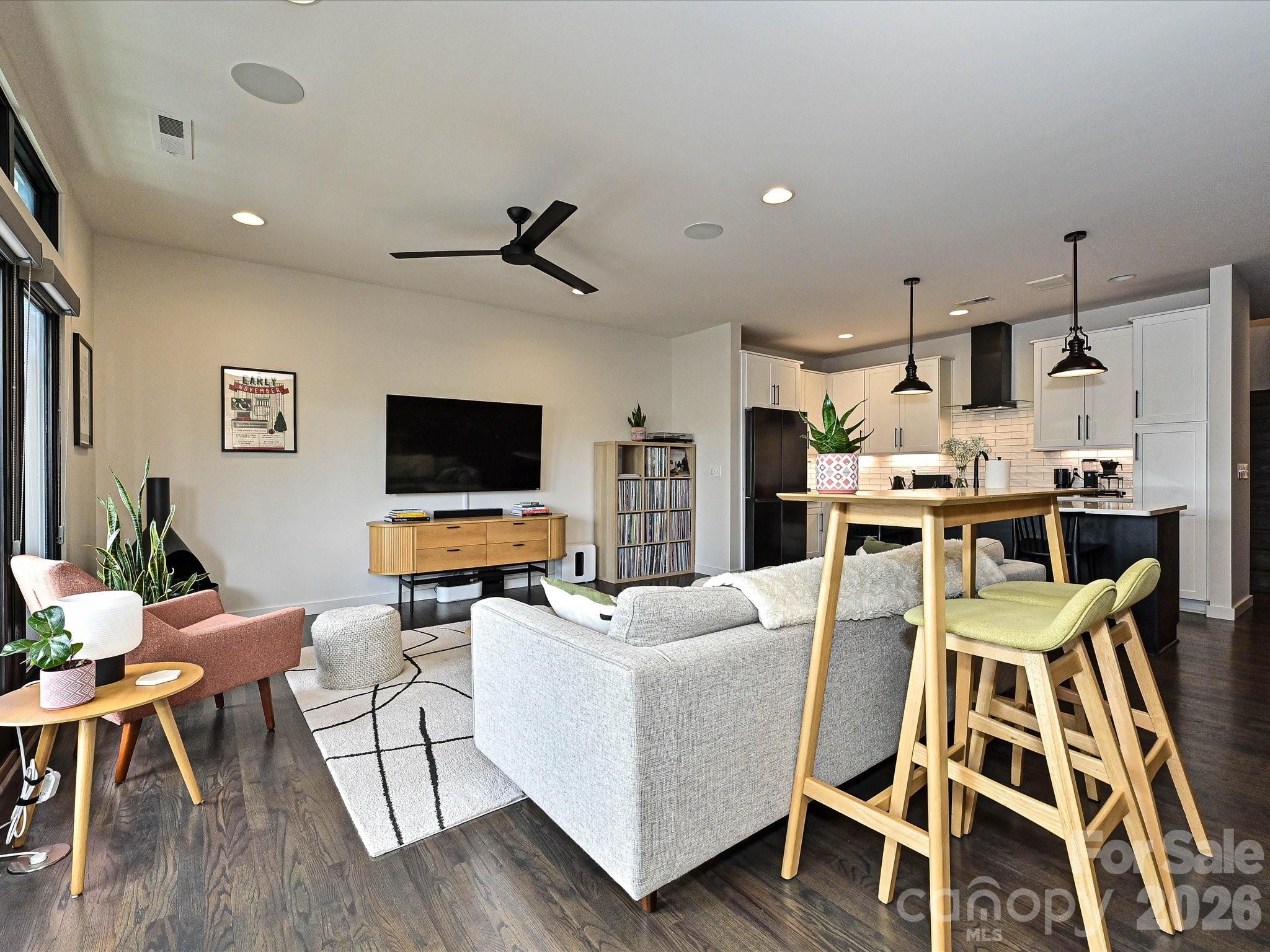 432 E 33rd Street