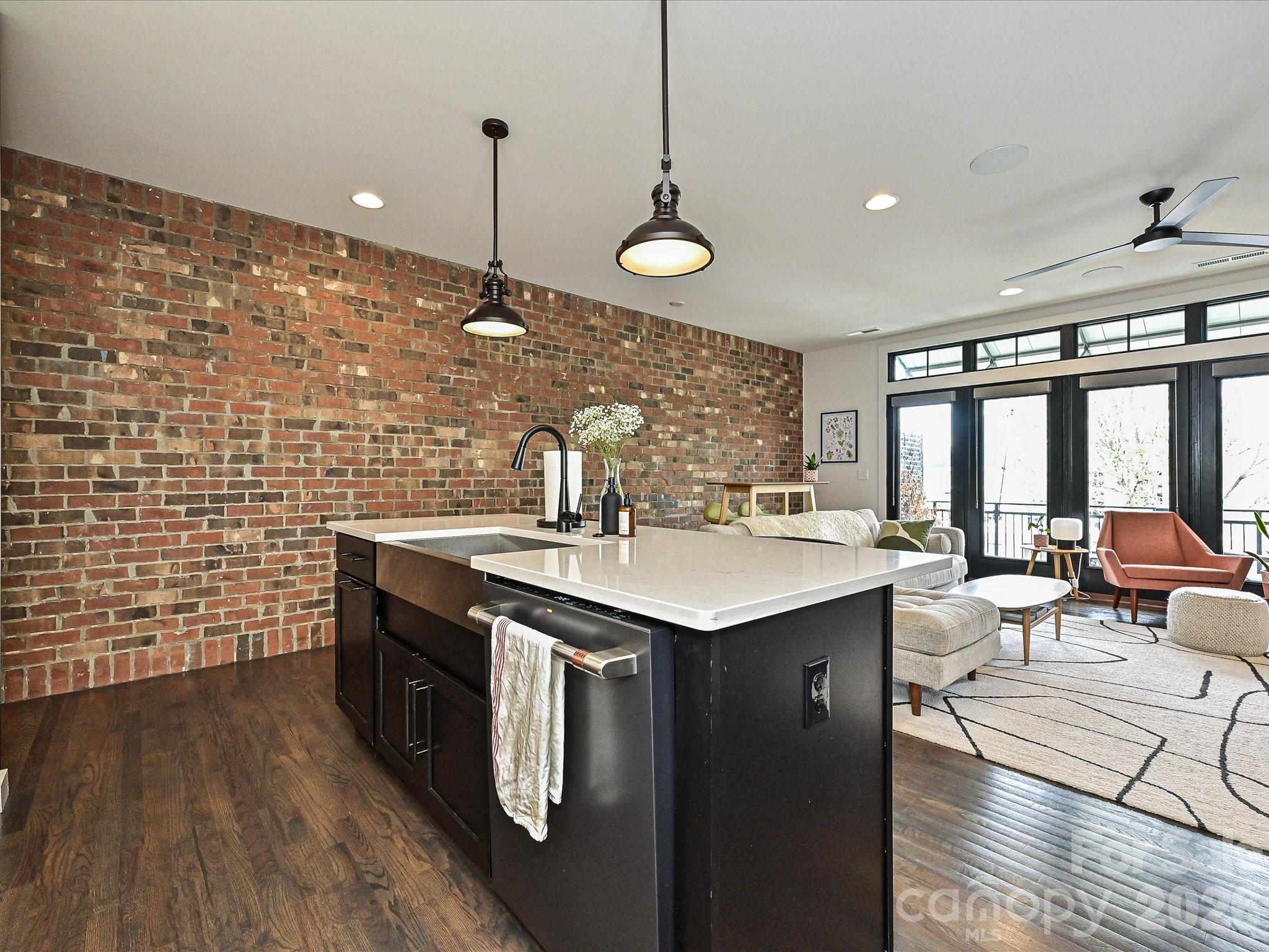 432 E 33rd Street