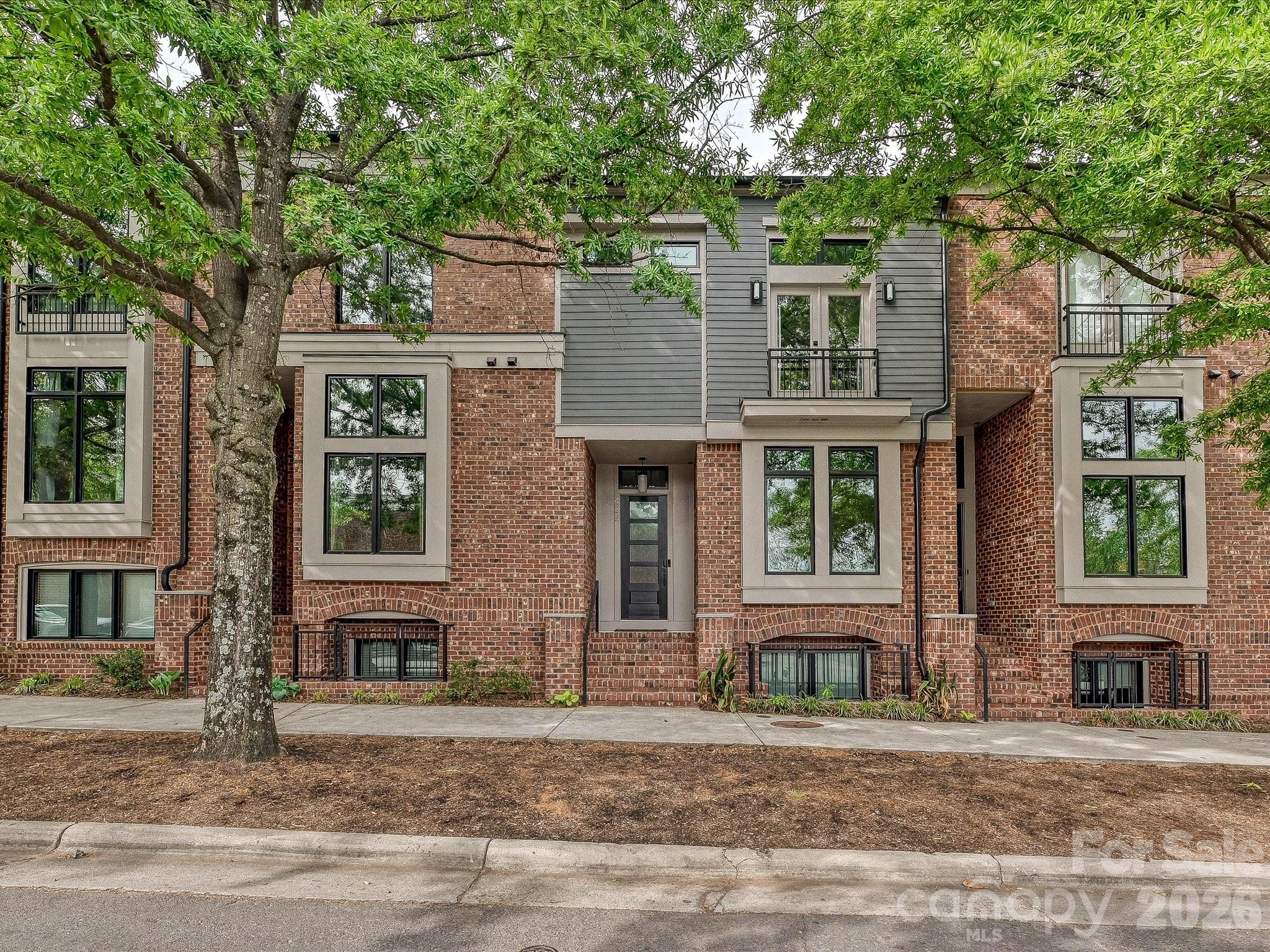 432 E 33rd Street