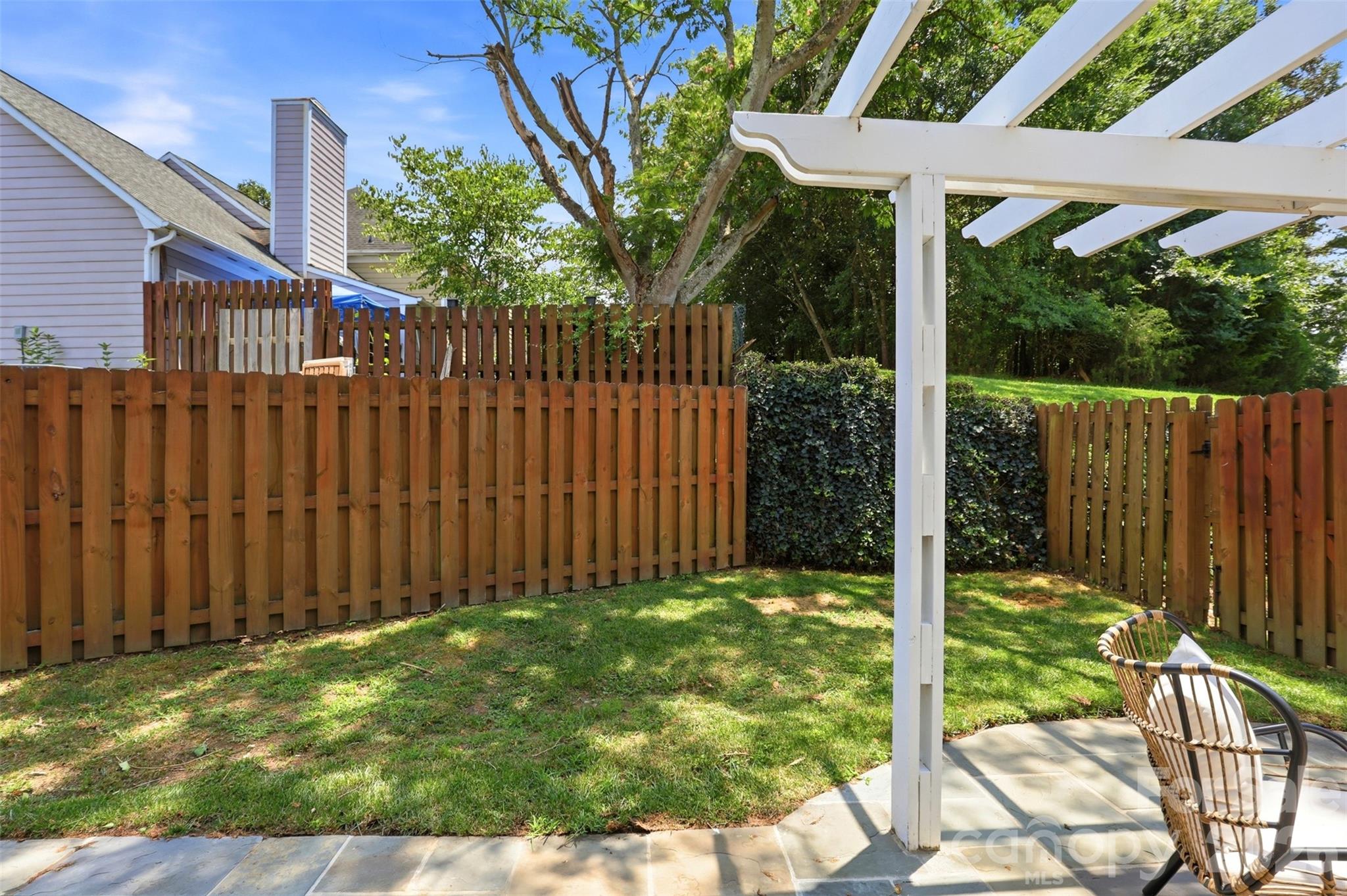 2552 Middlebridge Lane