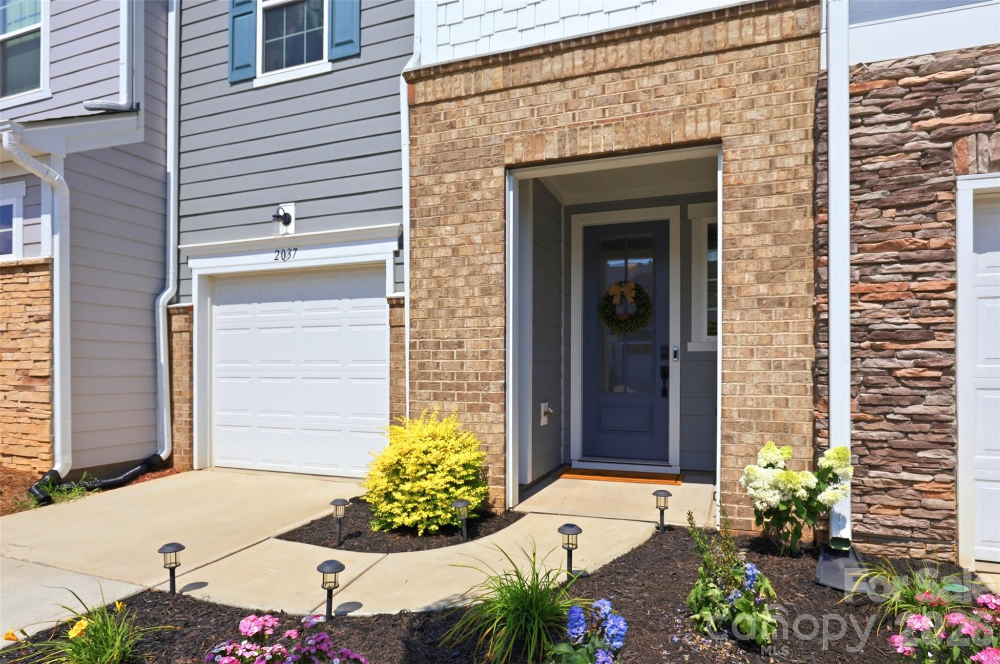 2037 Howell Creek Way
