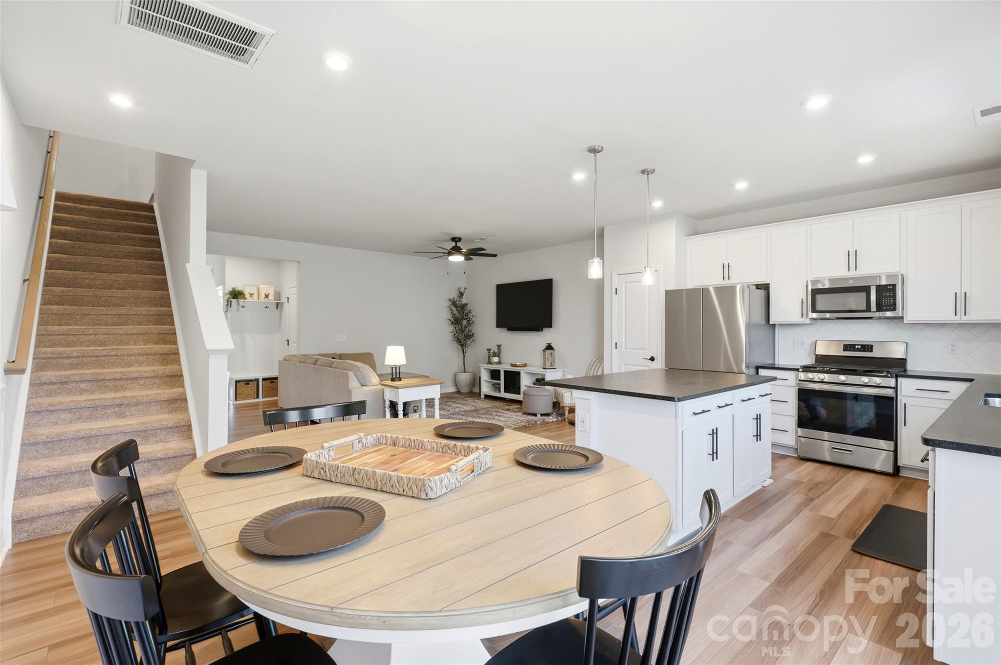 2037 Howell Creek Way