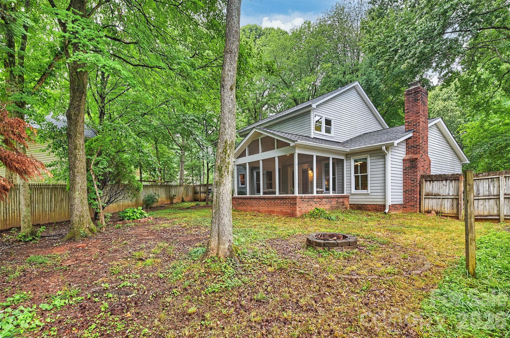 2500 Crescent Knoll Drive