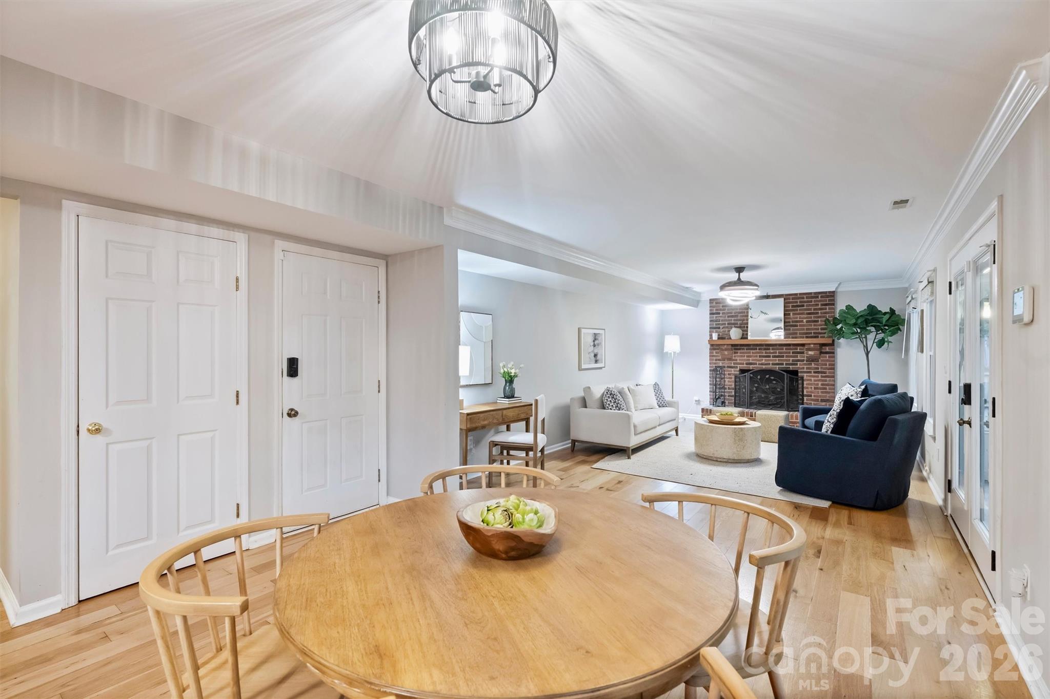 2500 Crescent Knoll Drive