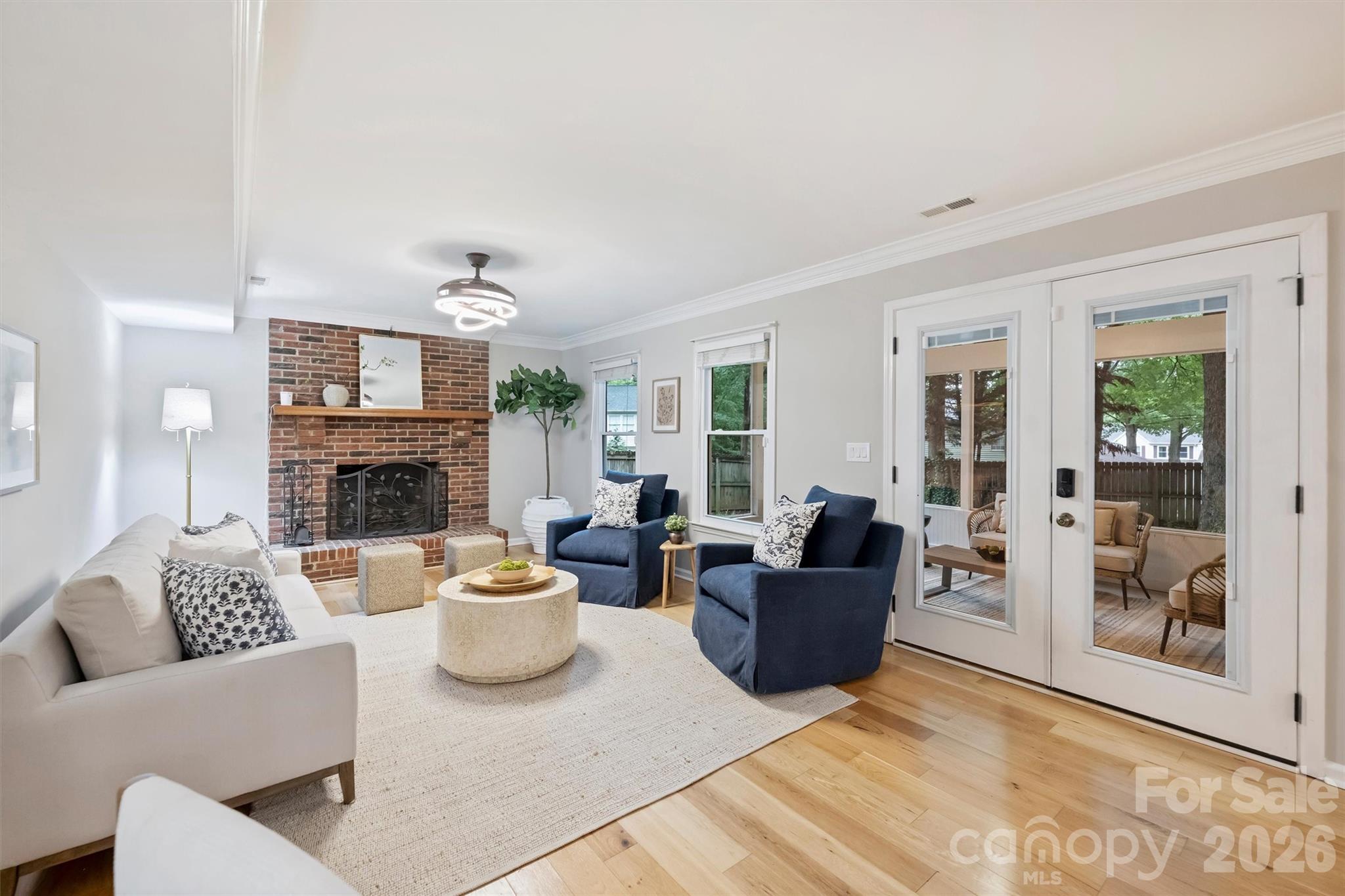 2500 Crescent Knoll Drive