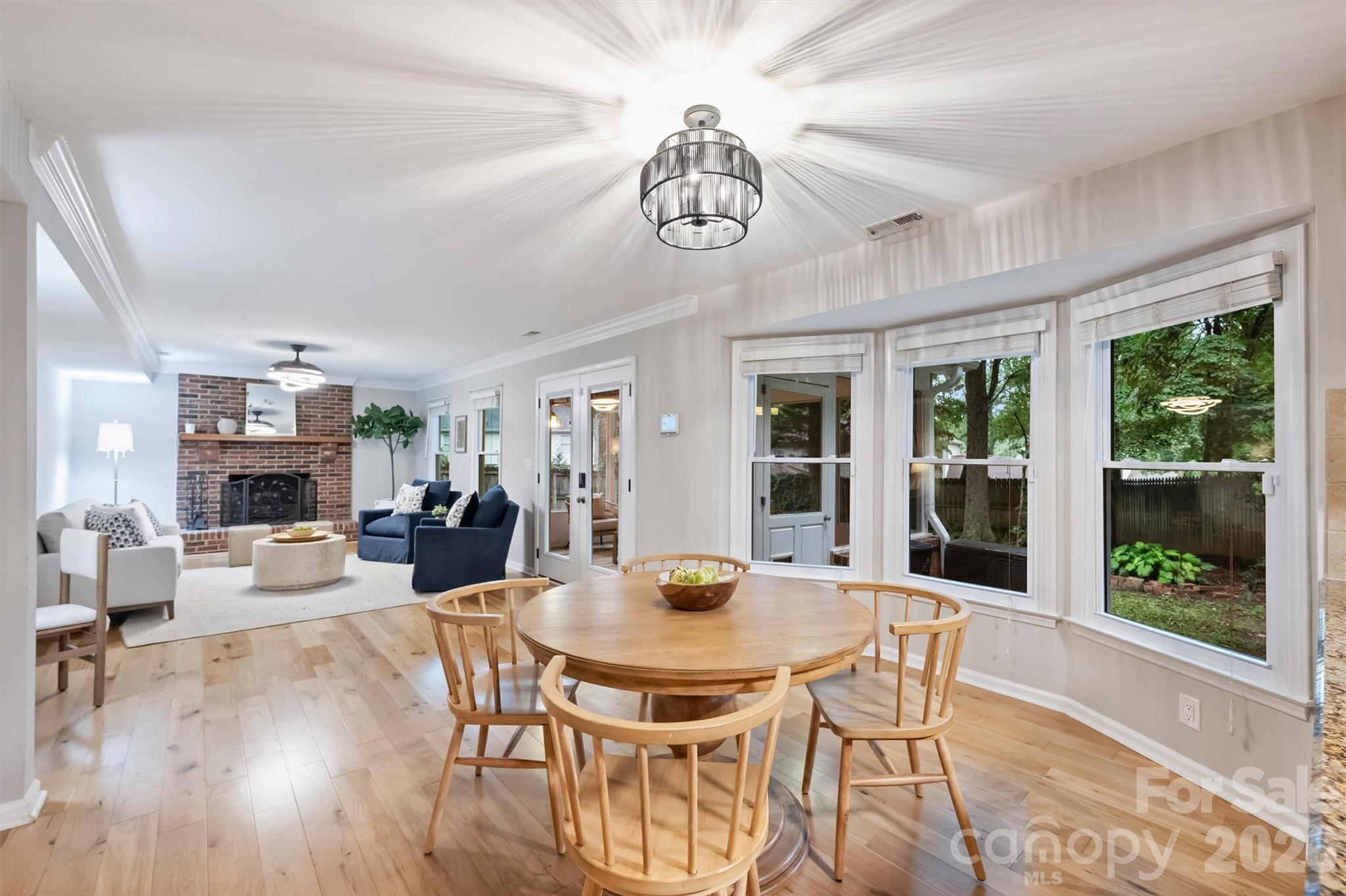 2500 Crescent Knoll Drive