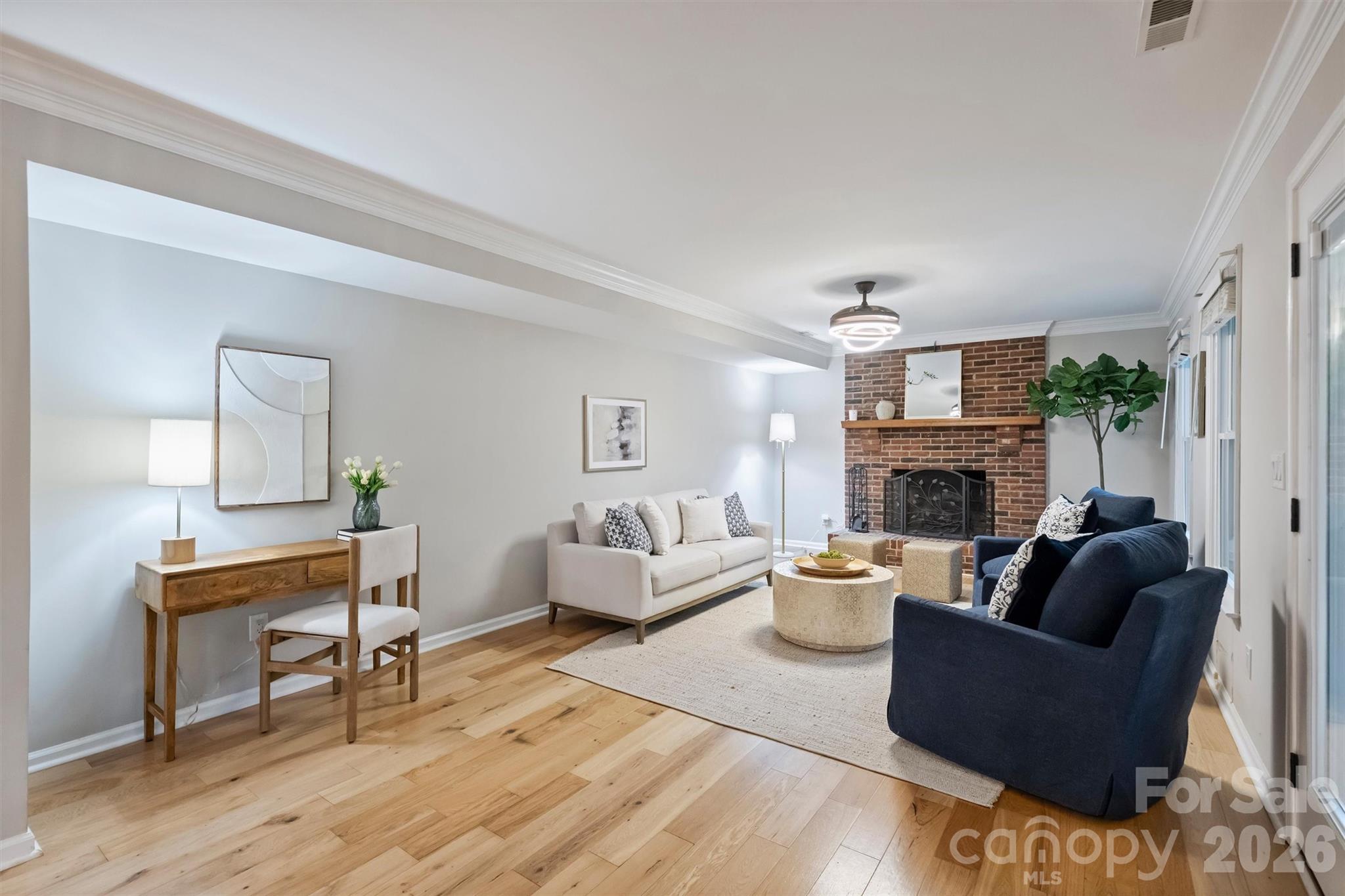 2500 Crescent Knoll Drive