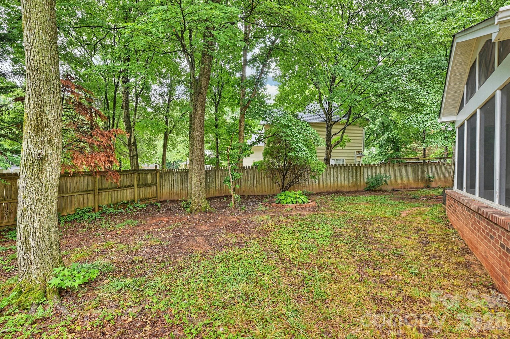 2500 Crescent Knoll Drive