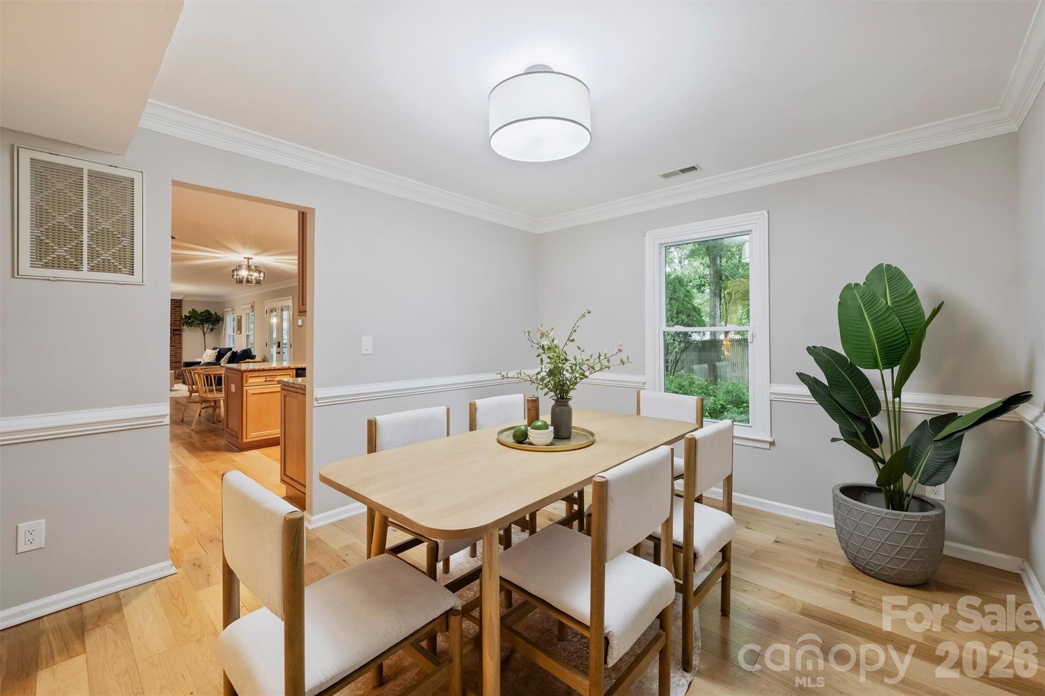 2500 Crescent Knoll Drive