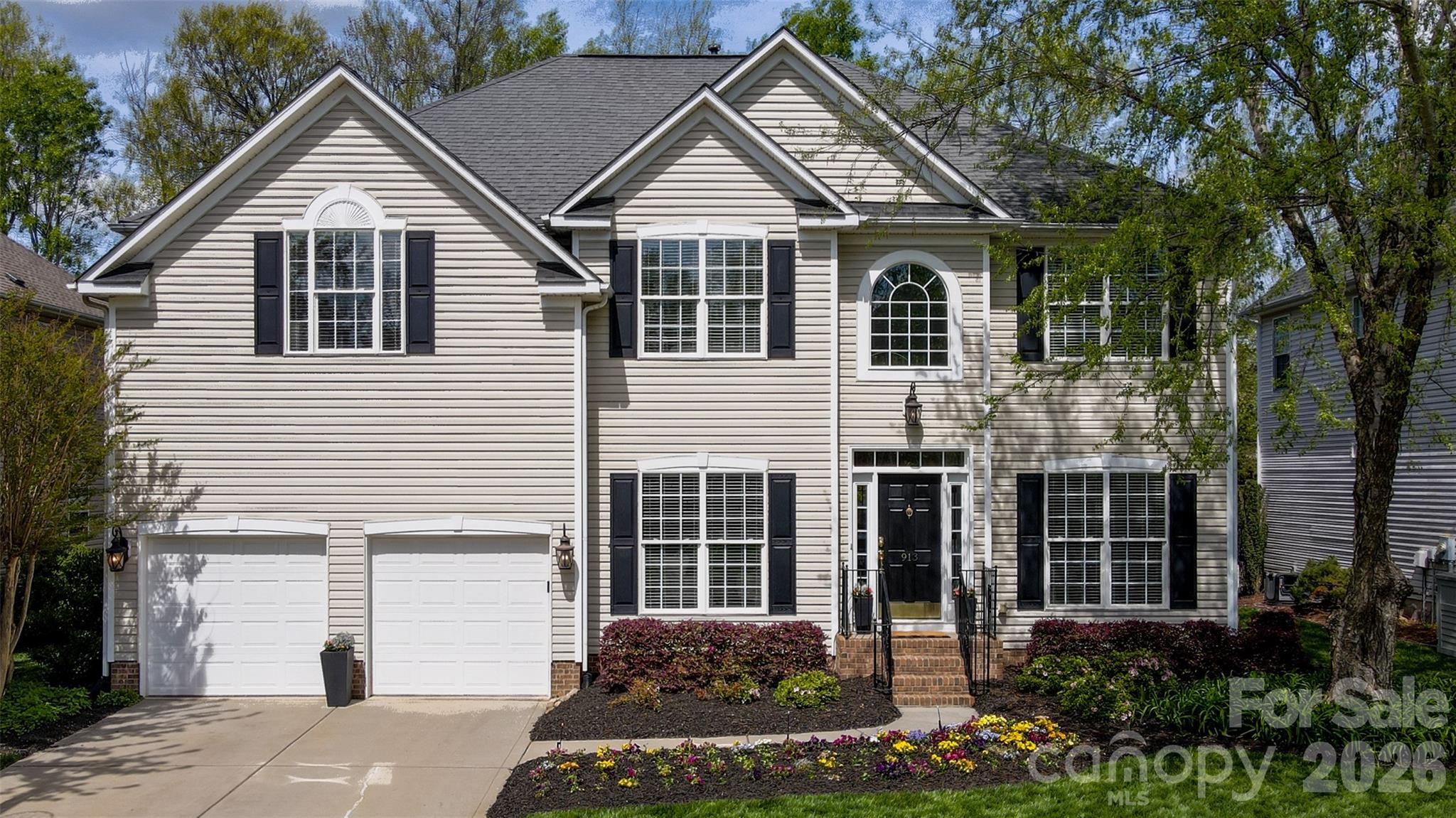 913 Grayscroft Drive