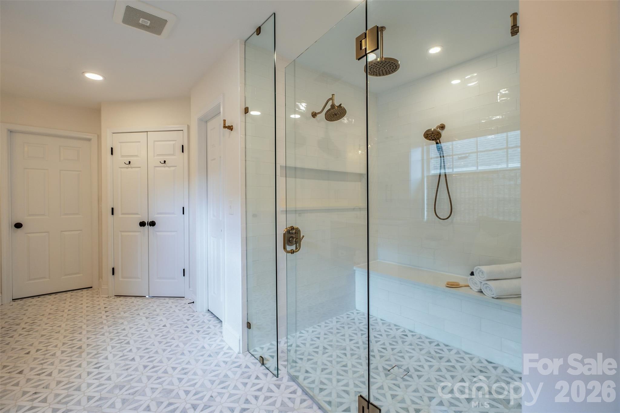 913 Grayscroft Drive