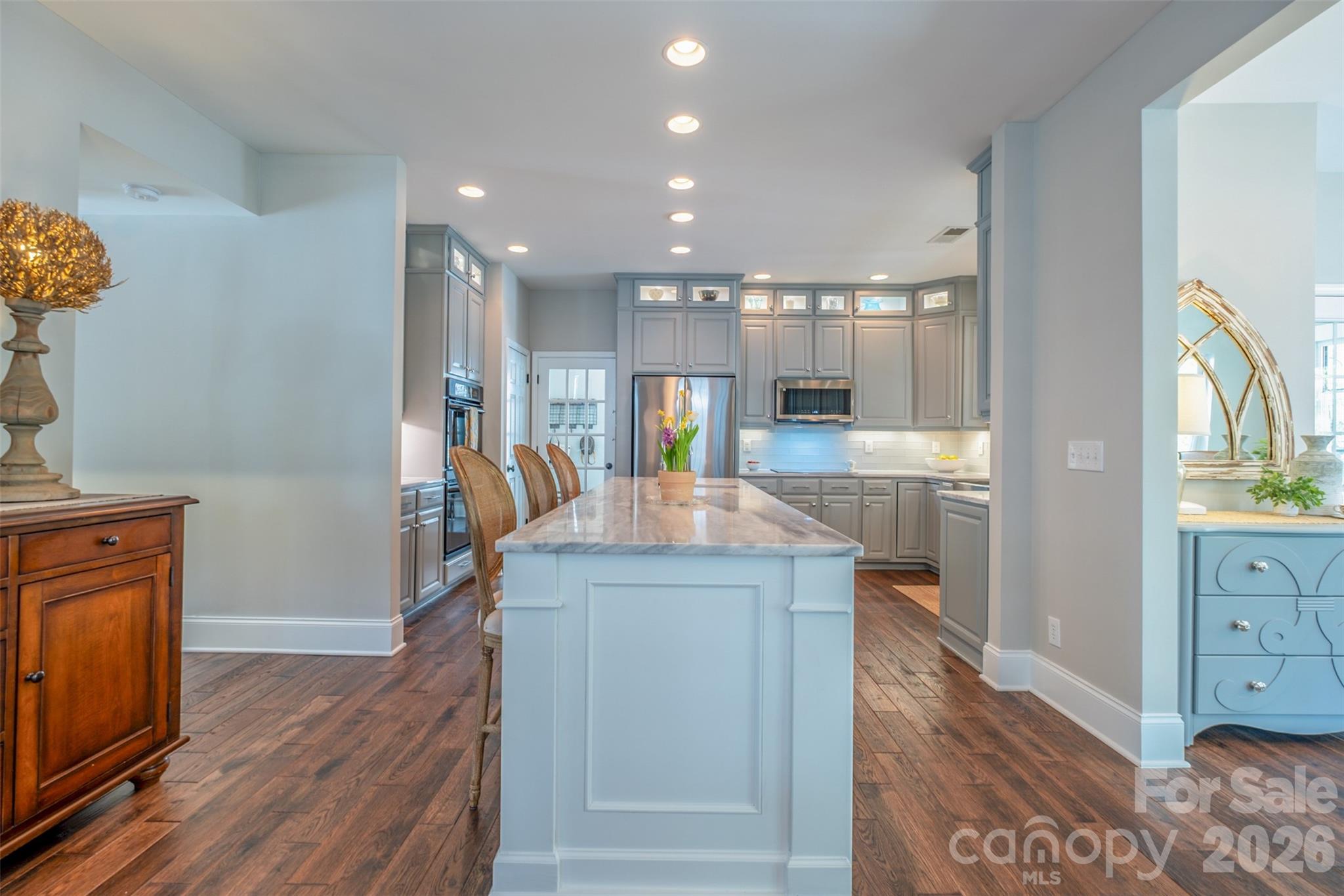913 Grayscroft Drive