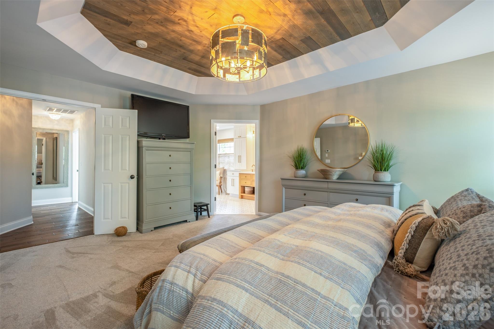 913 Grayscroft Drive