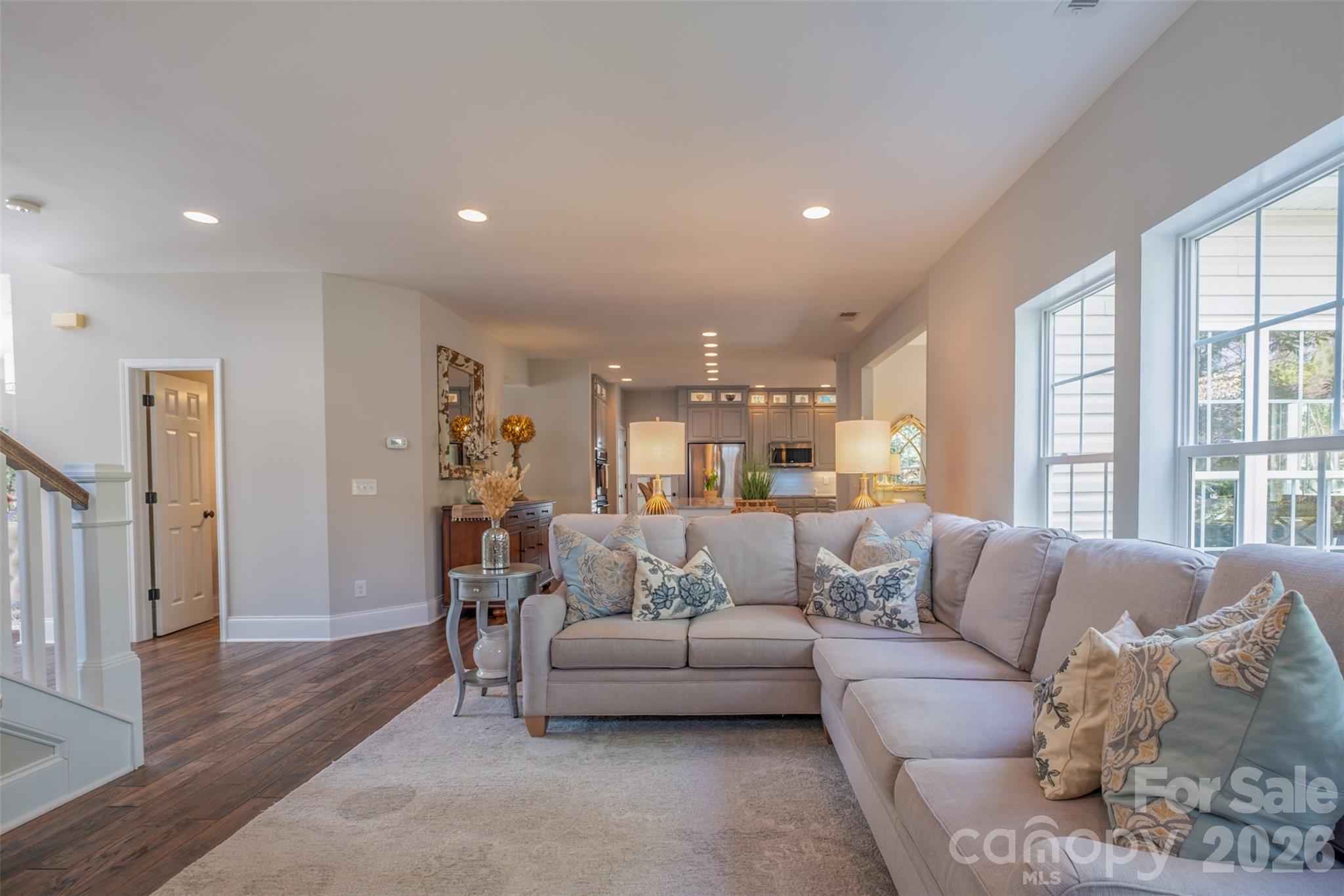913 Grayscroft Drive