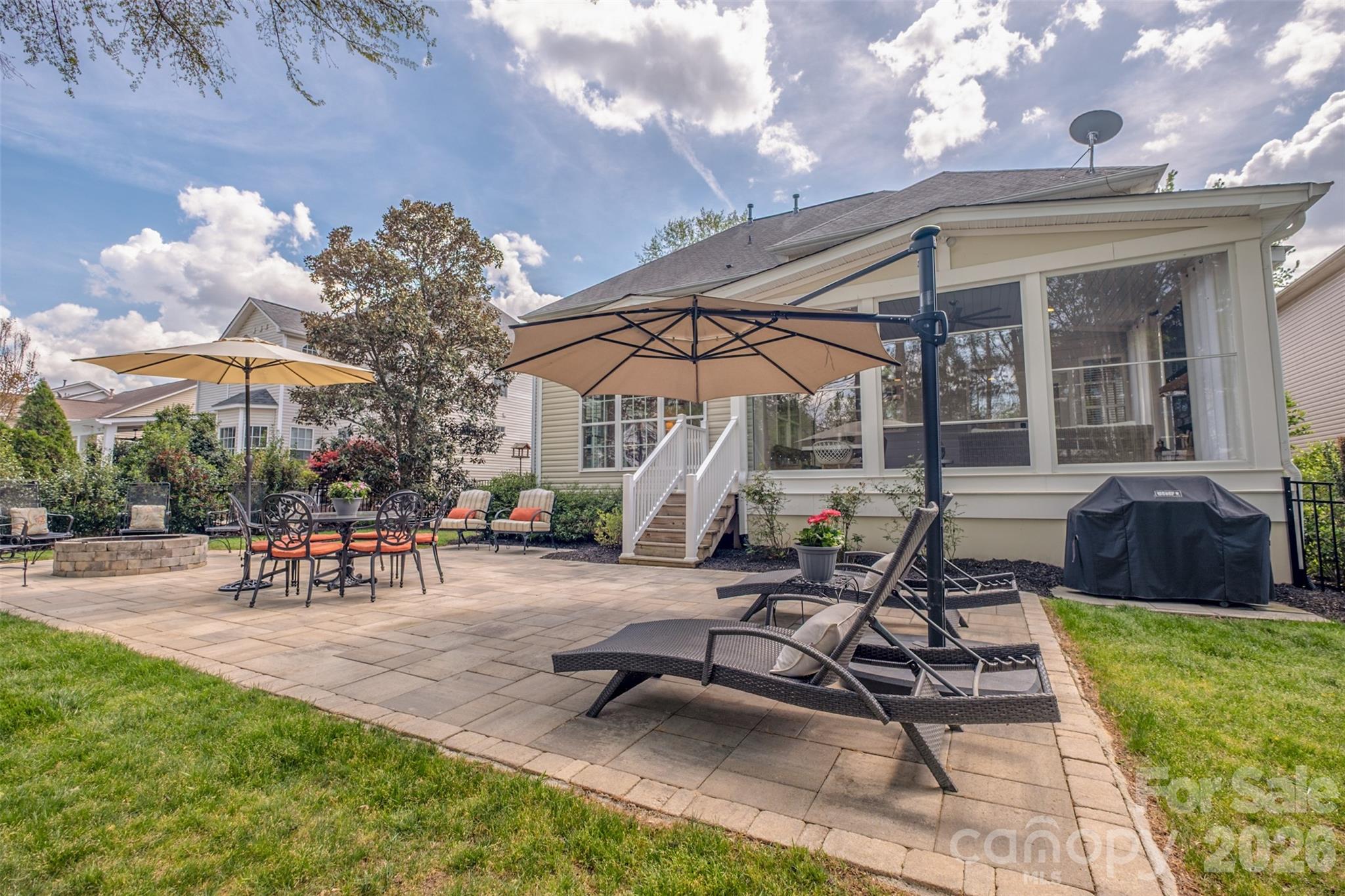 913 Grayscroft Drive