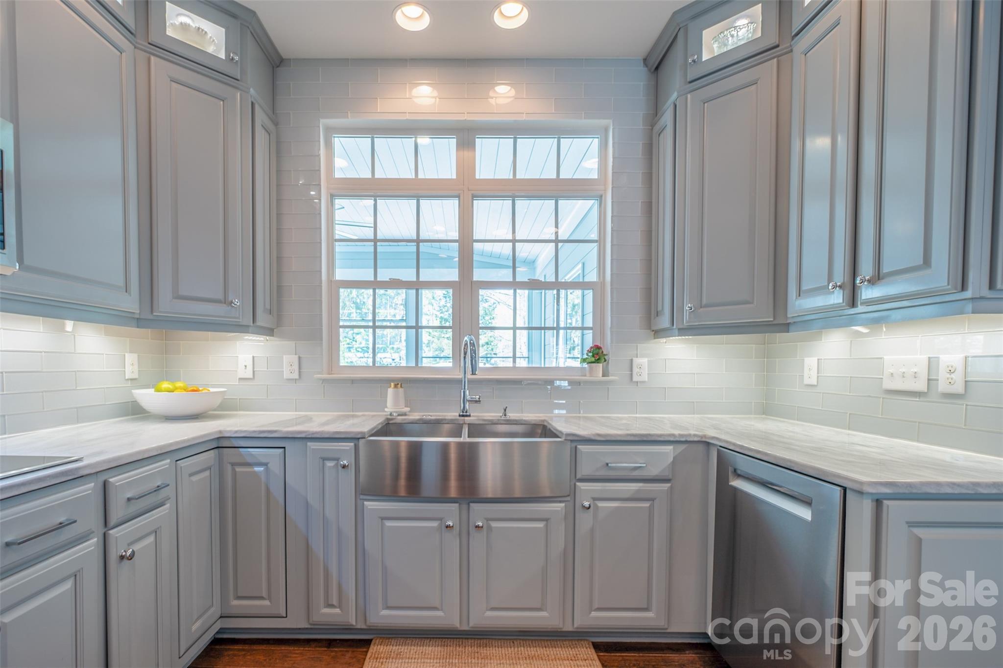 913 Grayscroft Drive