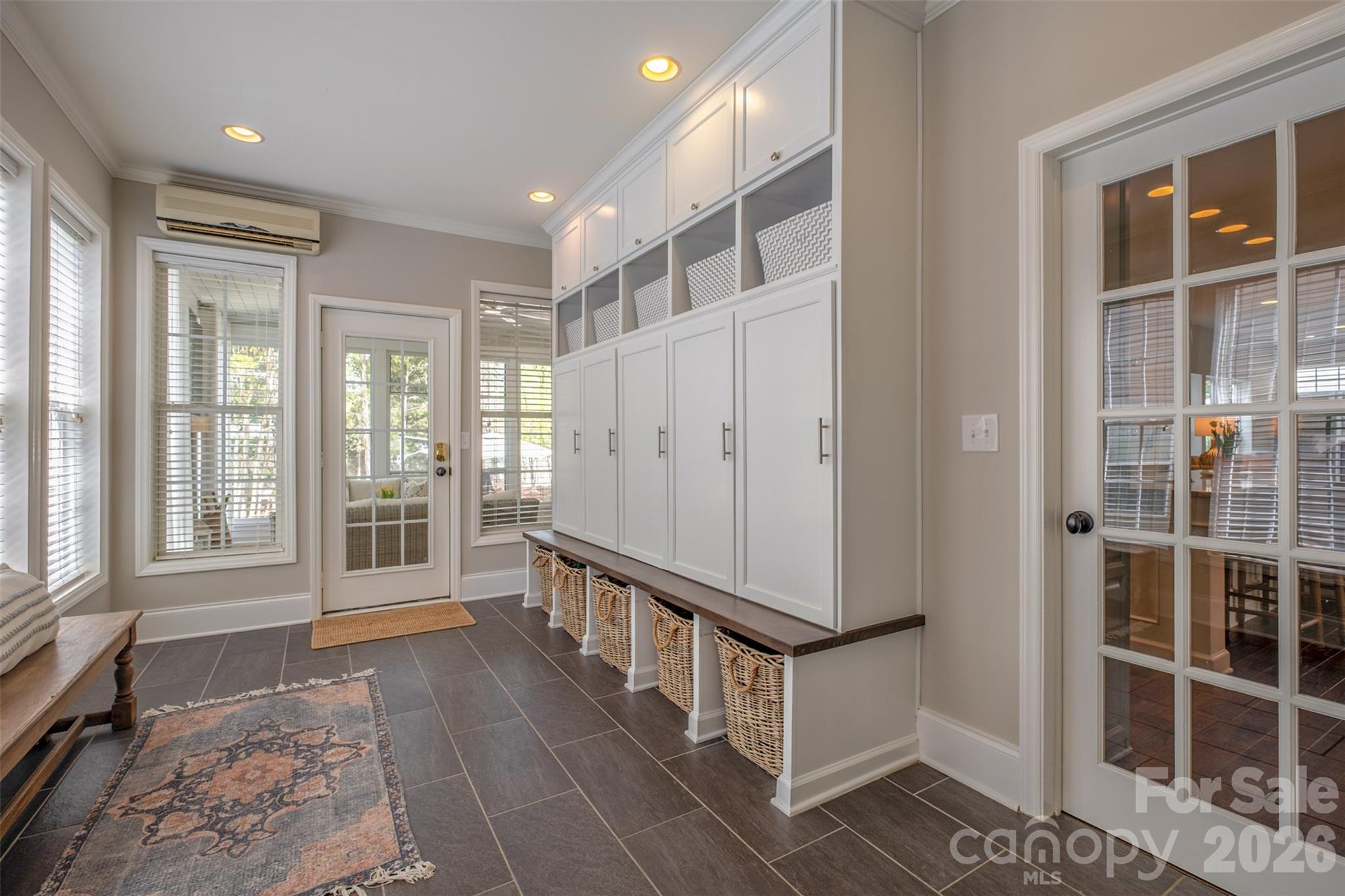 913 Grayscroft Drive