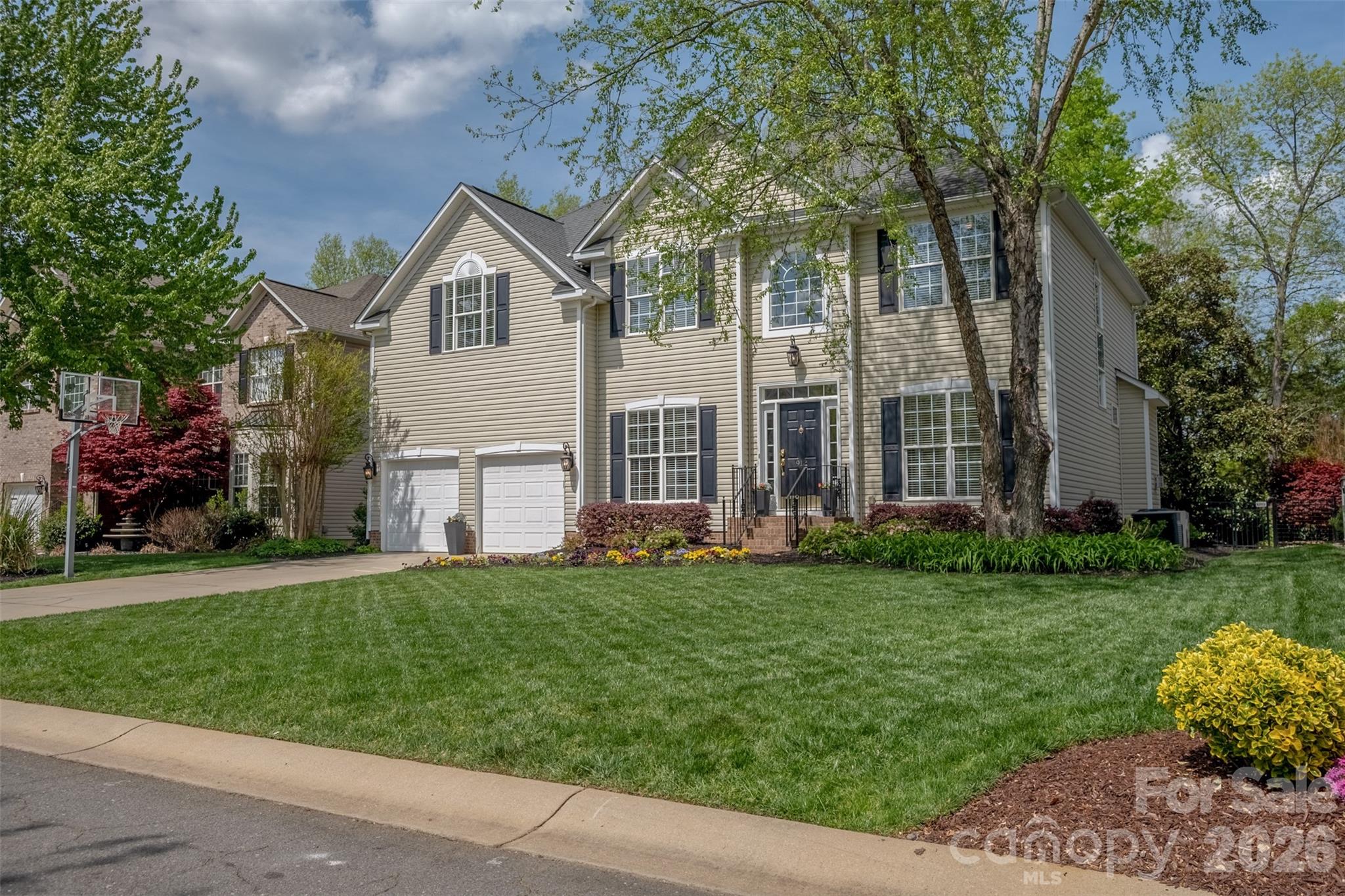 913 Grayscroft Drive