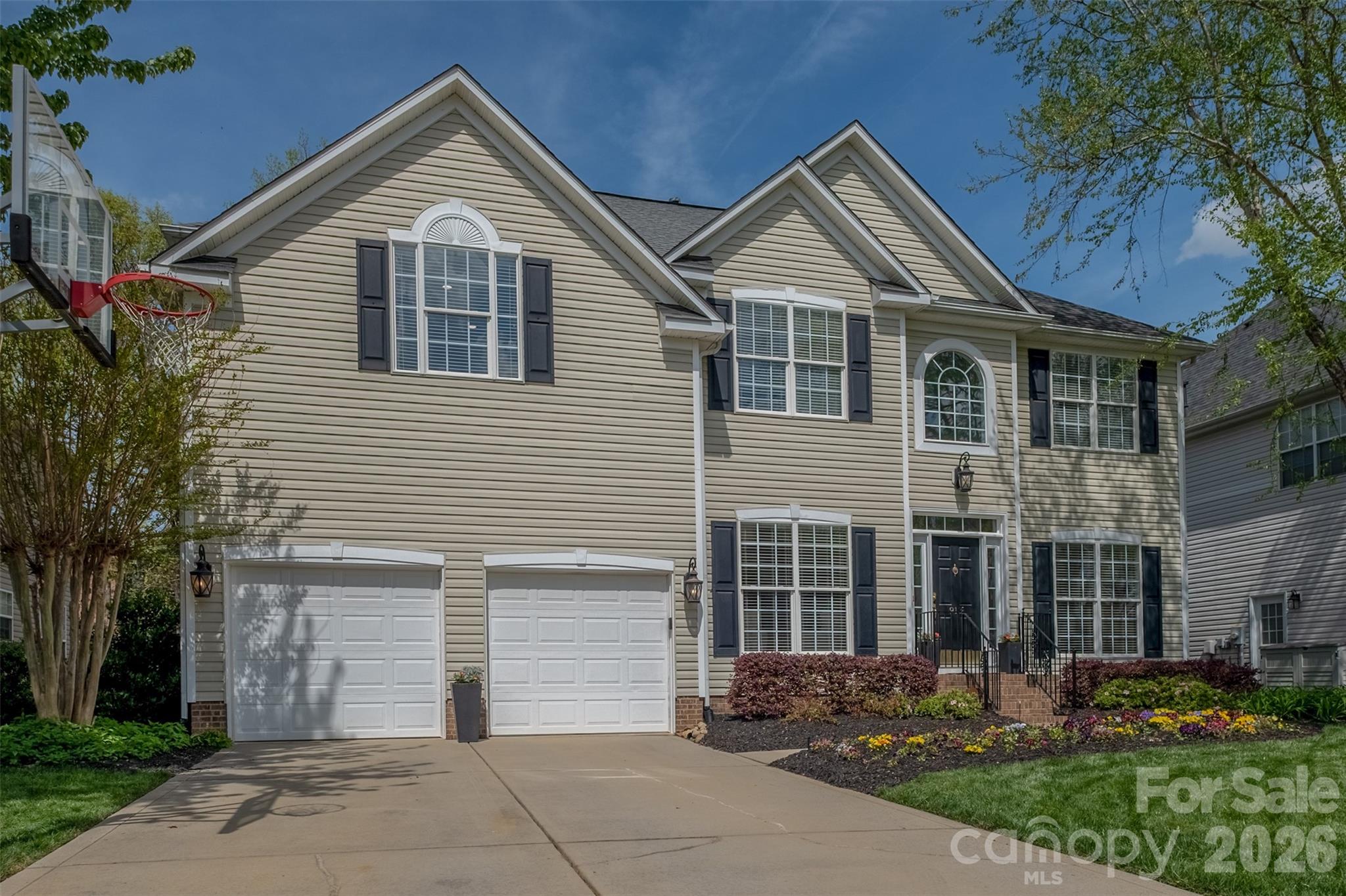 913 Grayscroft Drive