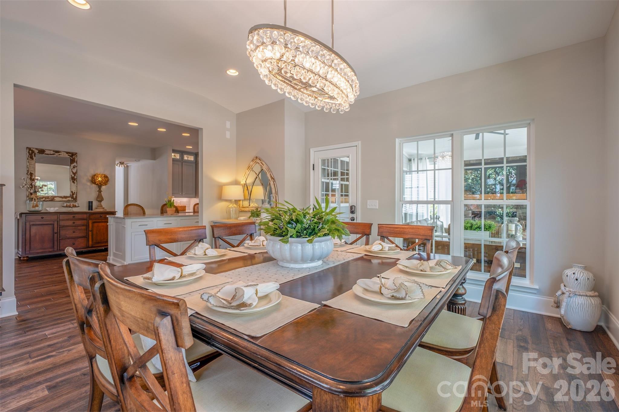 913 Grayscroft Drive