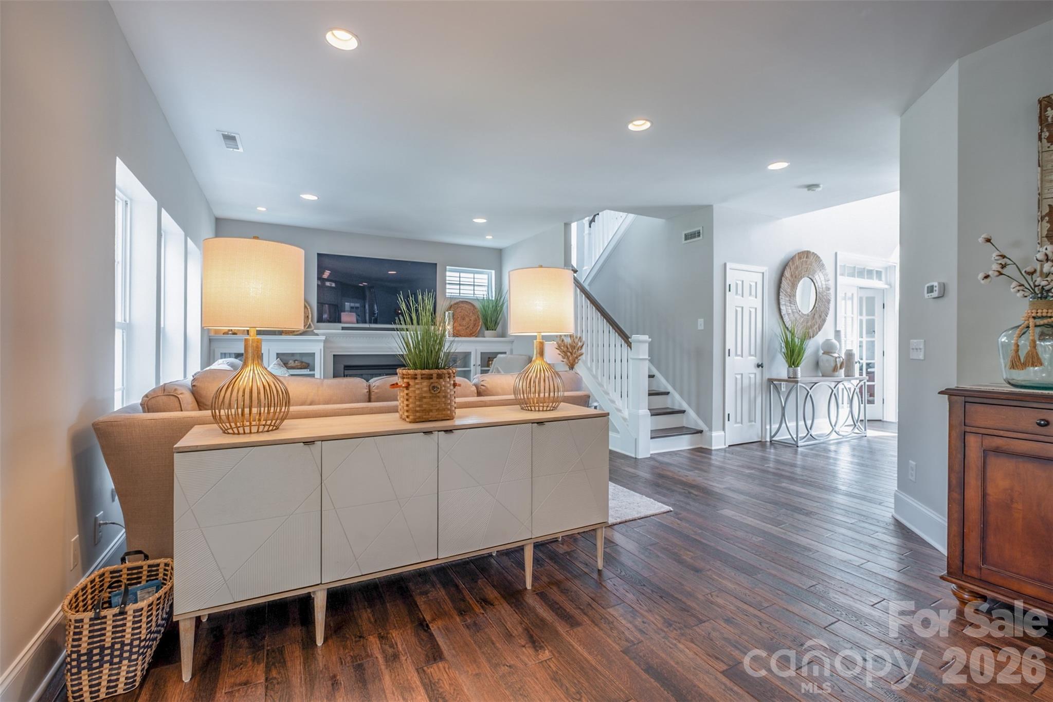 913 Grayscroft Drive