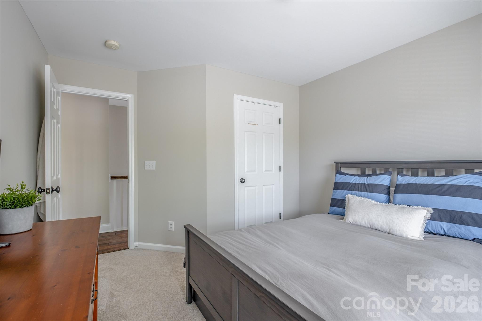 913 Grayscroft Drive