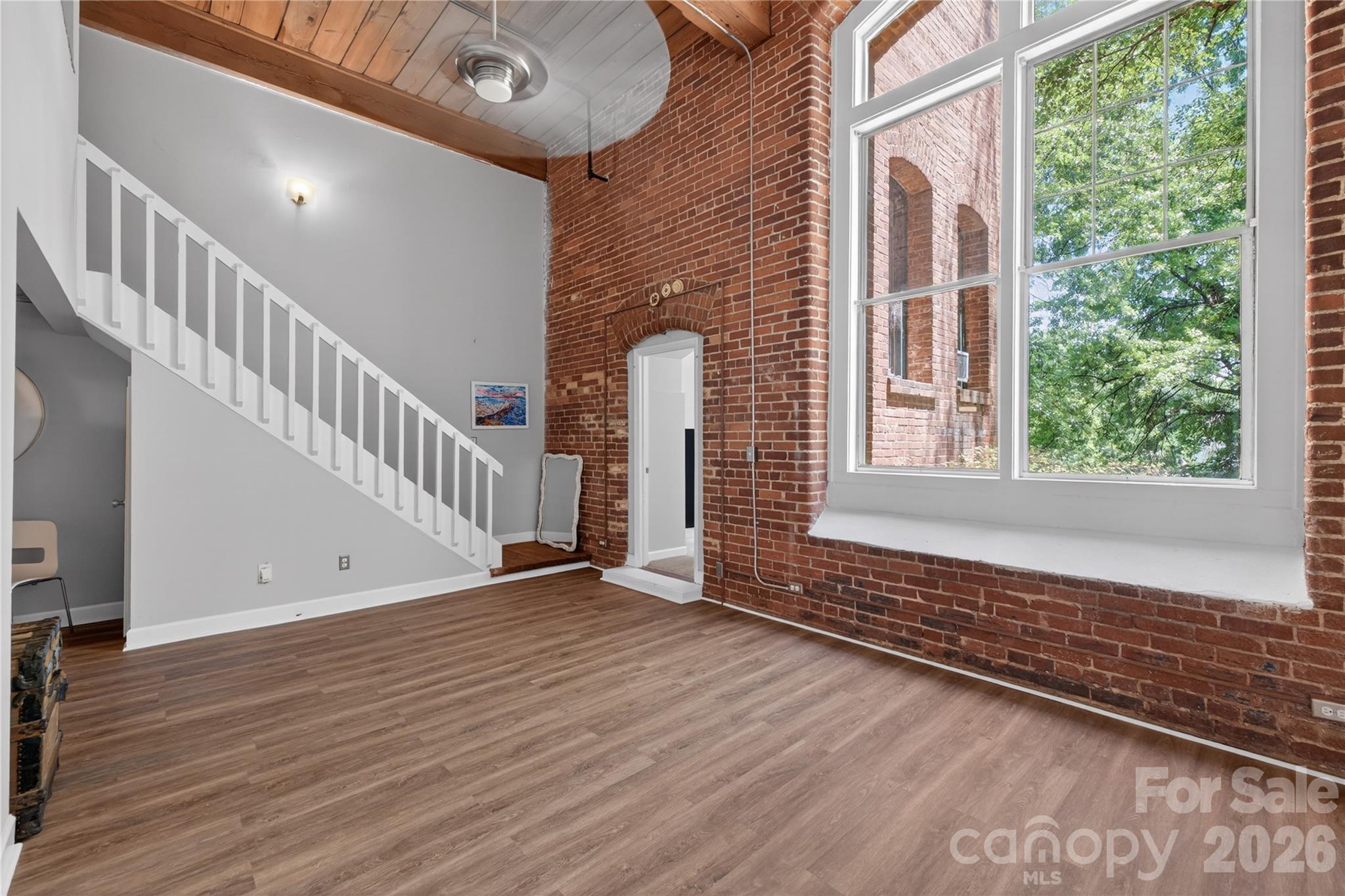 201 S Hoskins Road Unit: 121