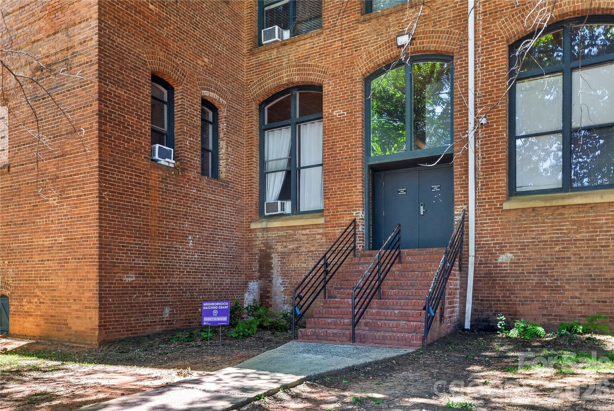 201 S Hoskins Road Unit: 121
