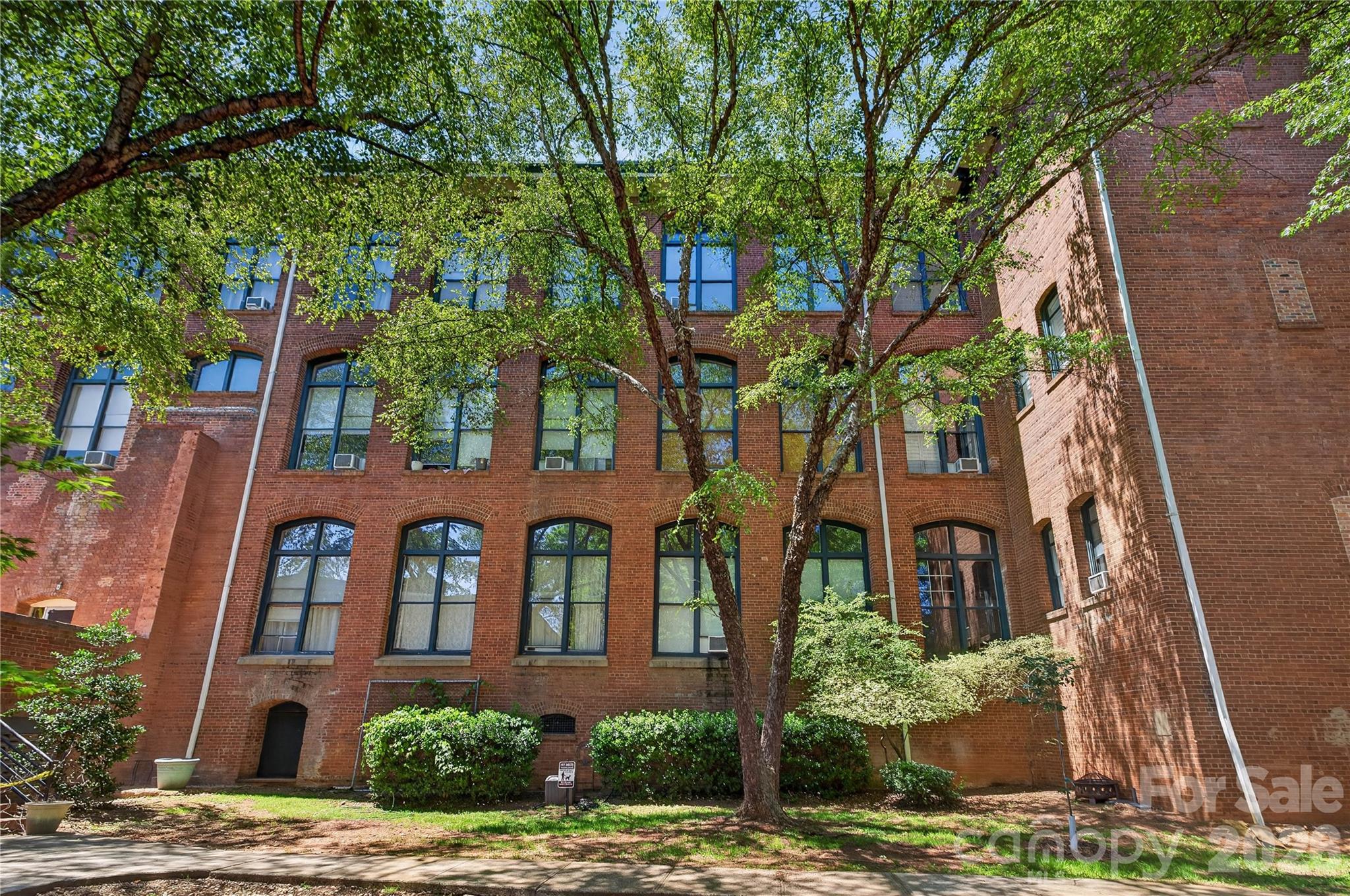 201 S Hoskins Road Unit: 121