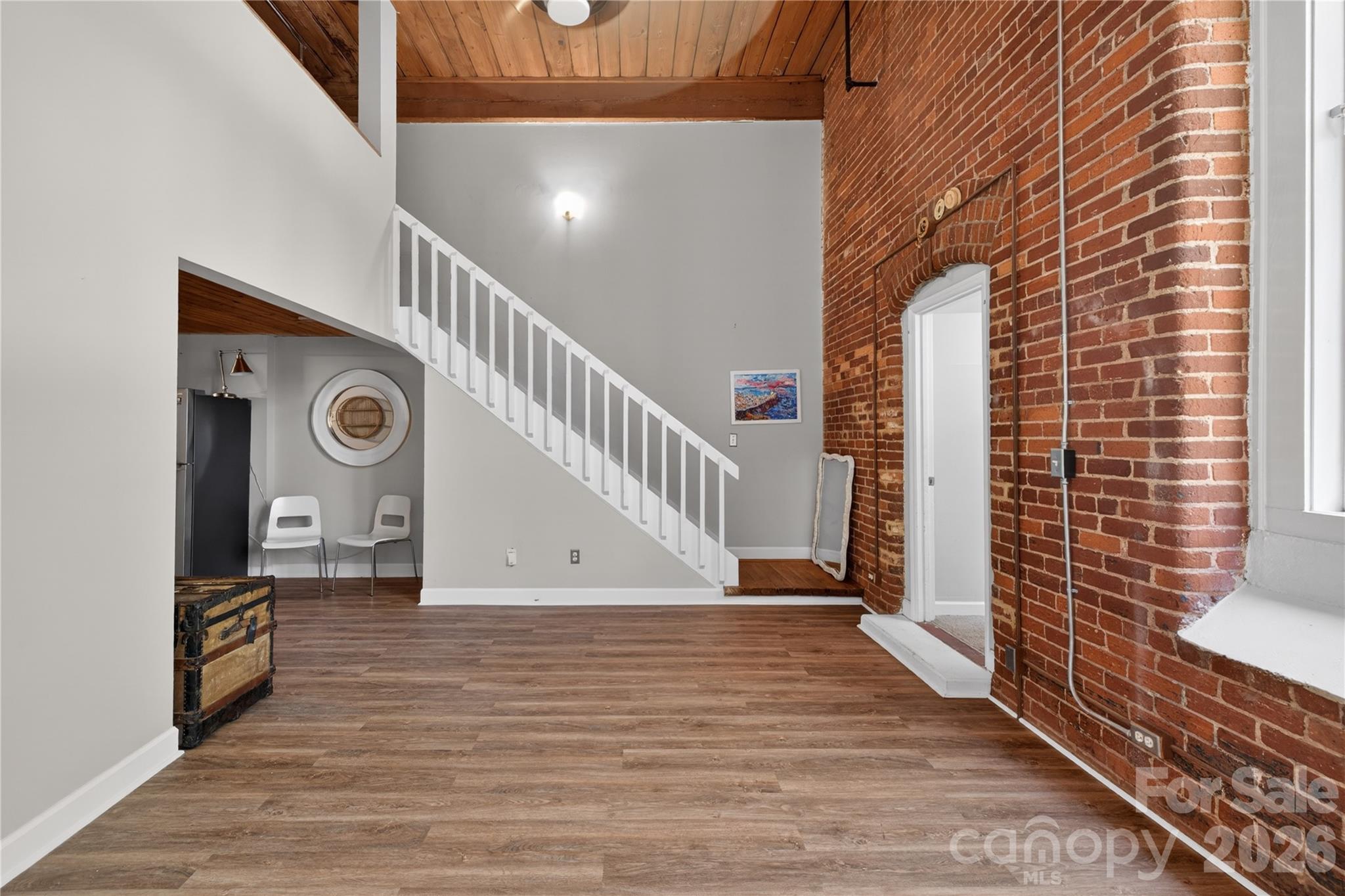 201 S Hoskins Road Unit: 121