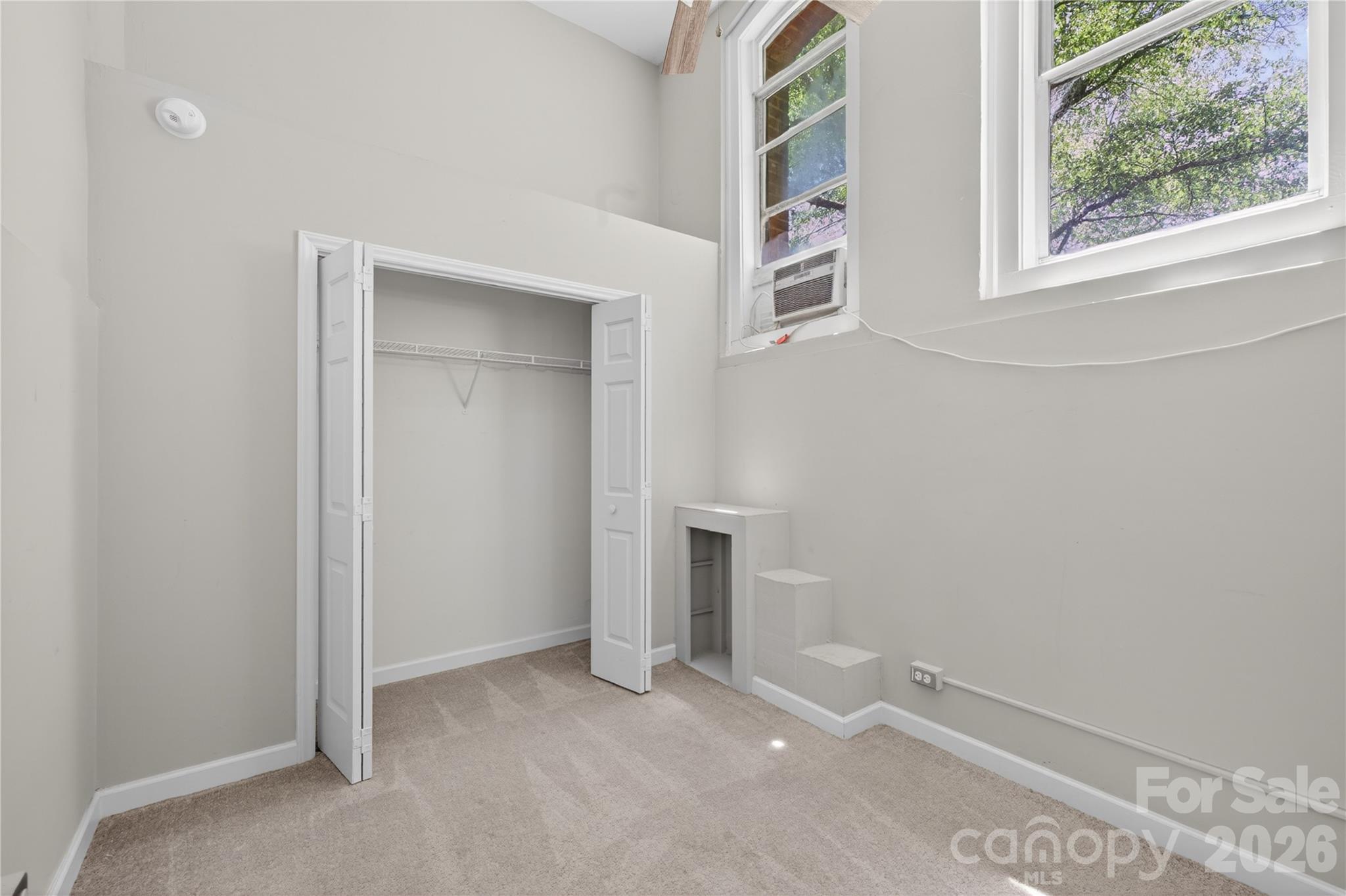 201 S Hoskins Road Unit: 121