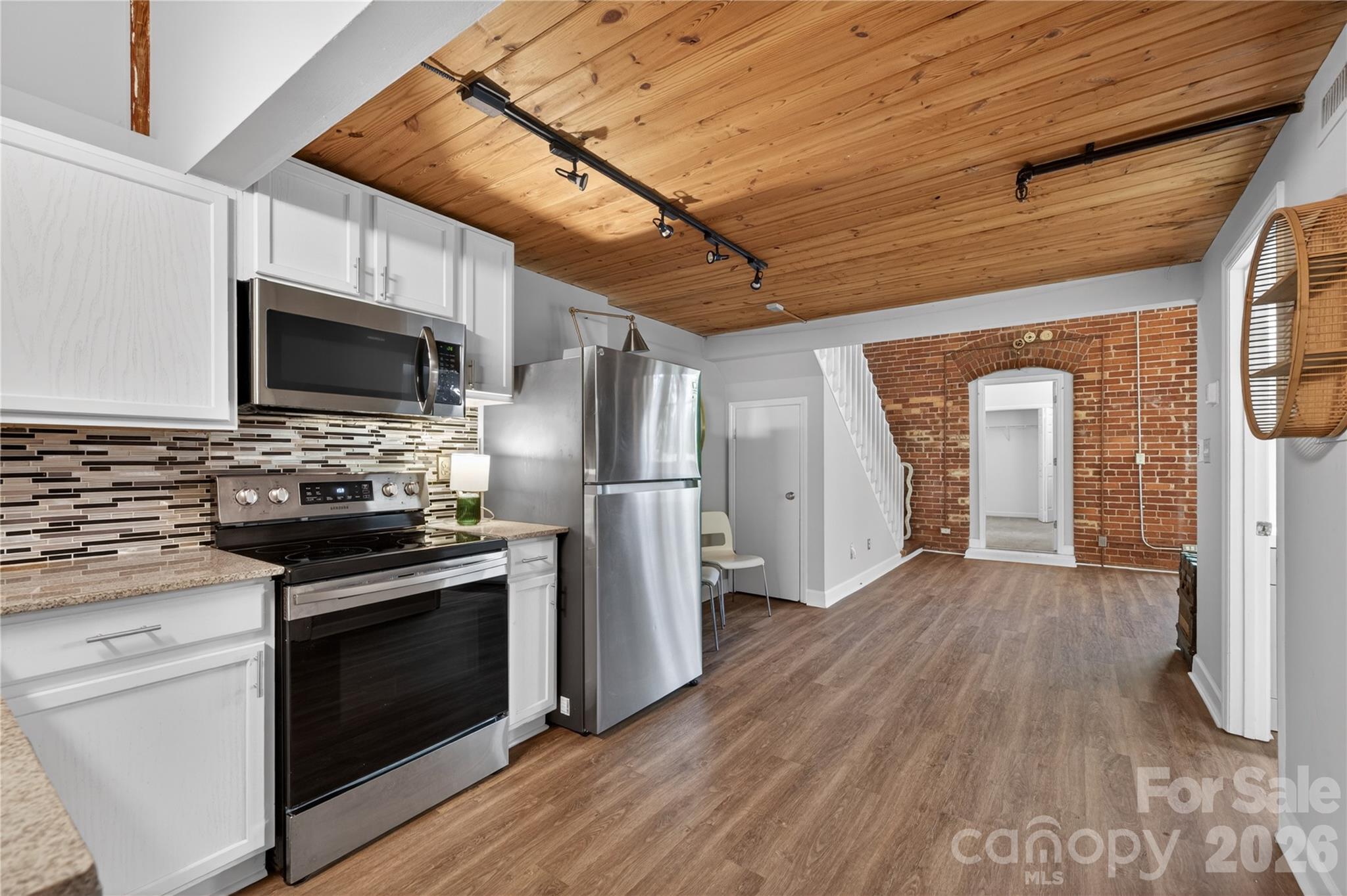 201 S Hoskins Road Unit: 121