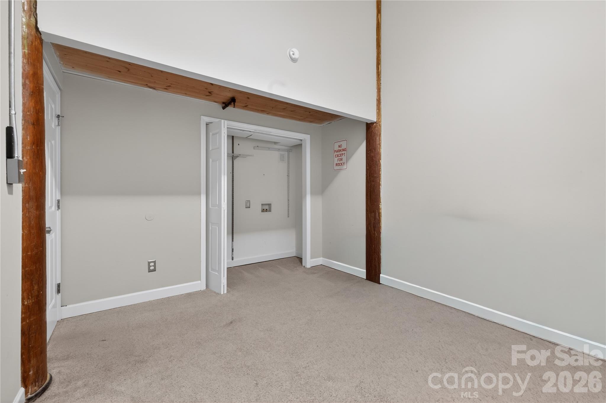 201 S Hoskins Road Unit: 121