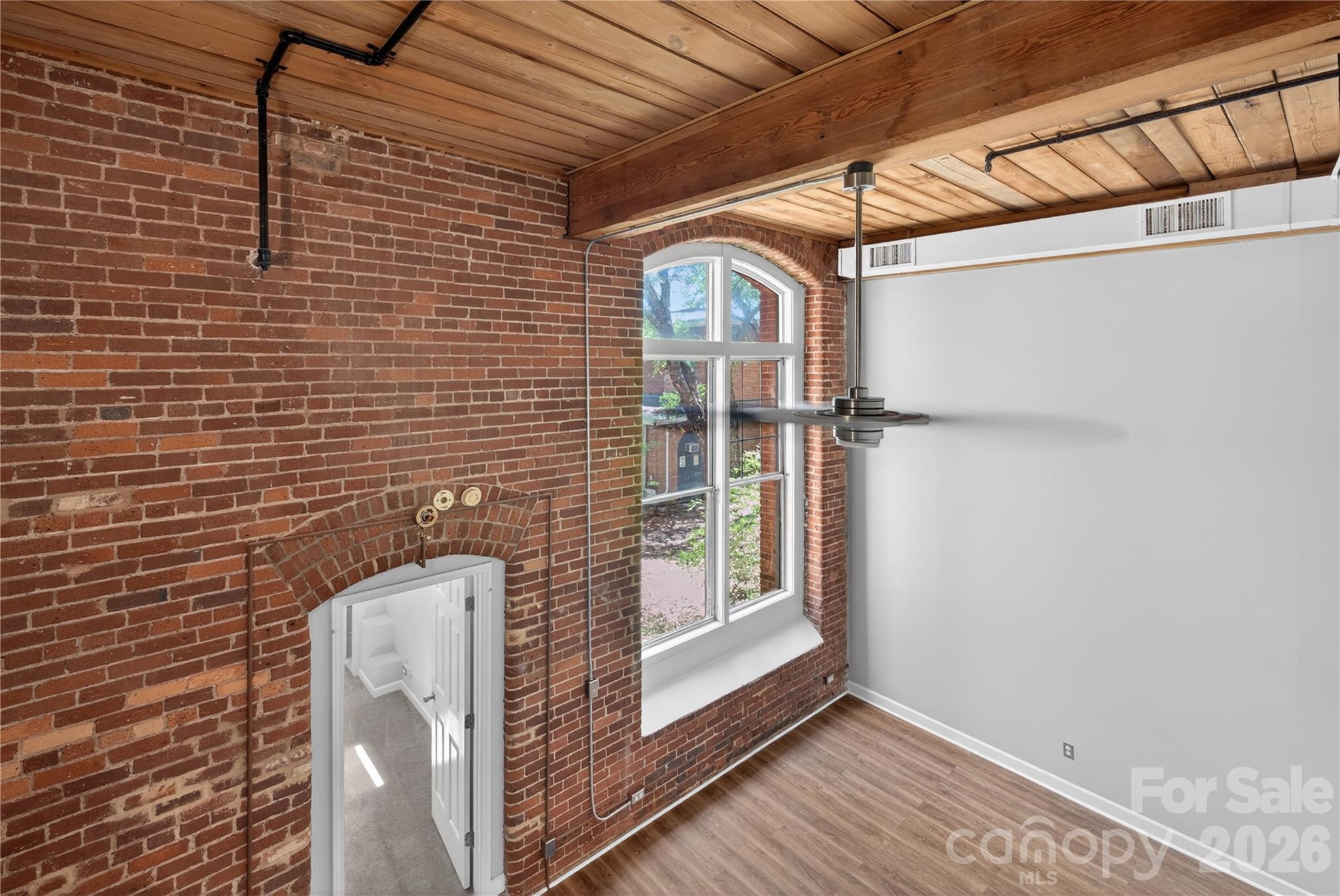 201 S Hoskins Road Unit: 121