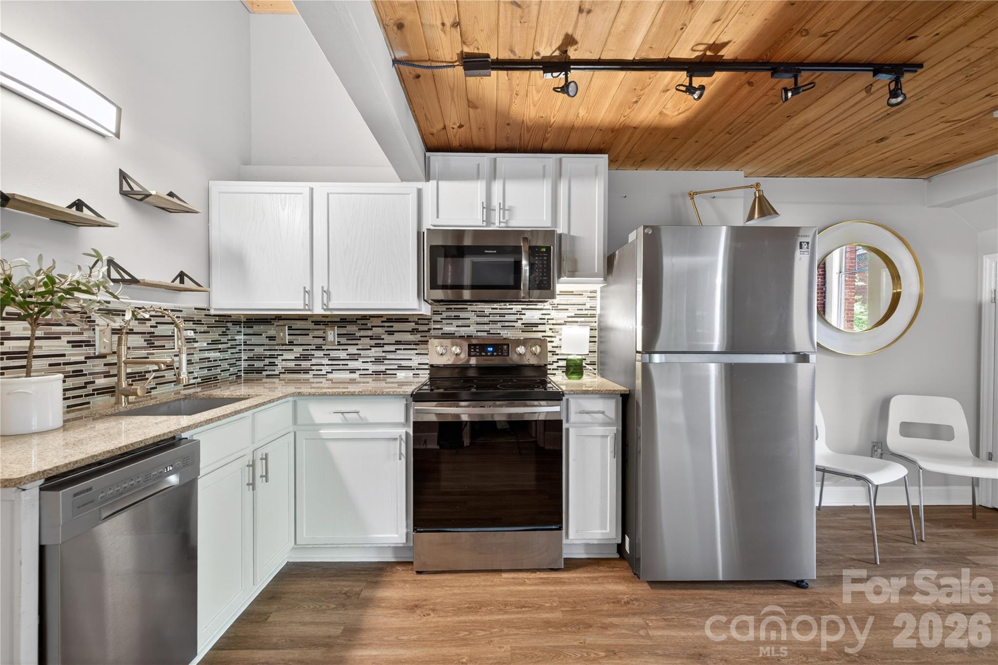 201 S Hoskins Road Unit: 121